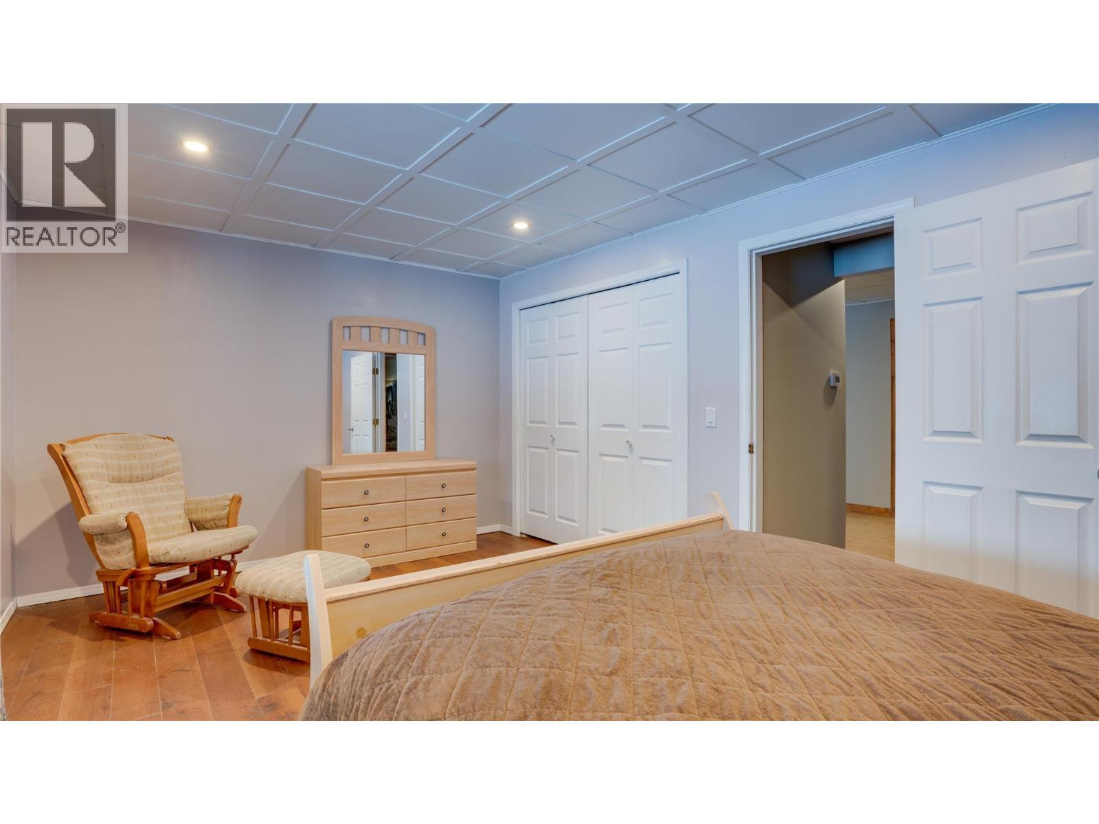 2086 Yankee Flats Road, Salmon Arm, BC - Indoor Photo Showing Bedroom