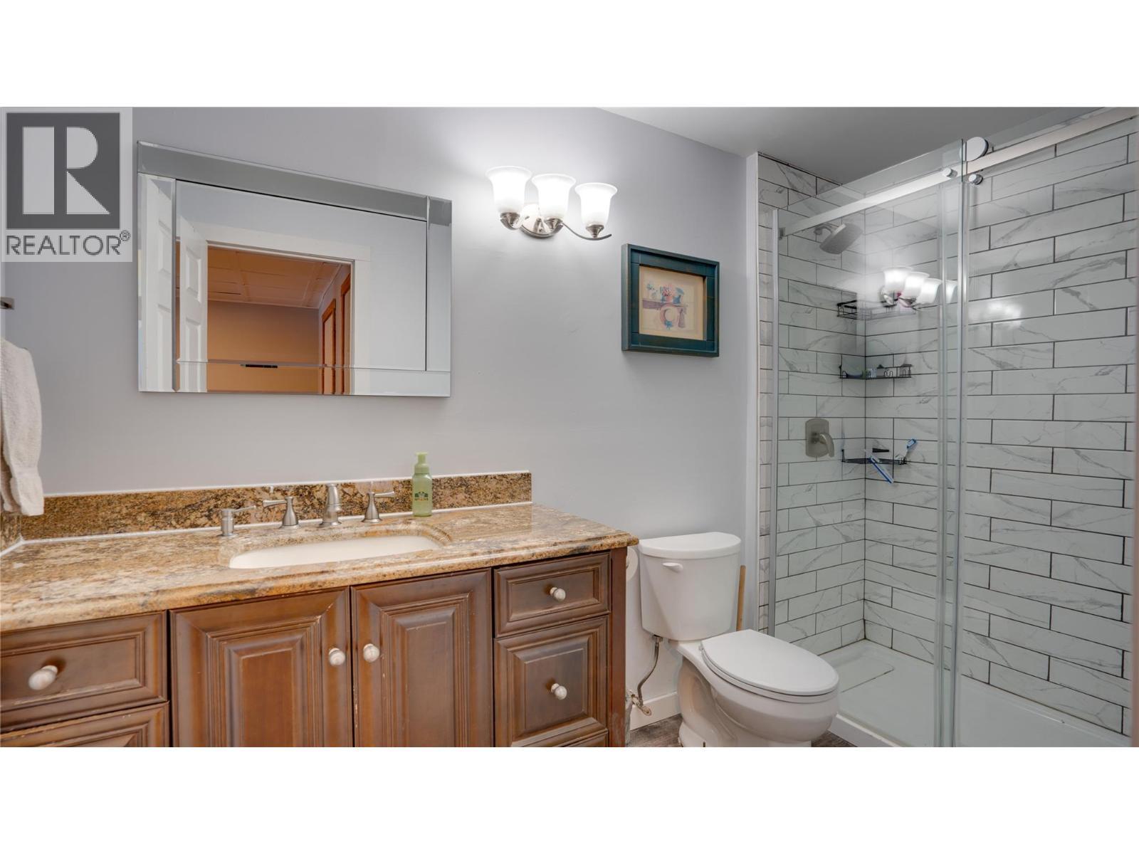 2086 Yankee Flats Road, Salmon Arm, BC - Indoor Photo Showing Bathroom