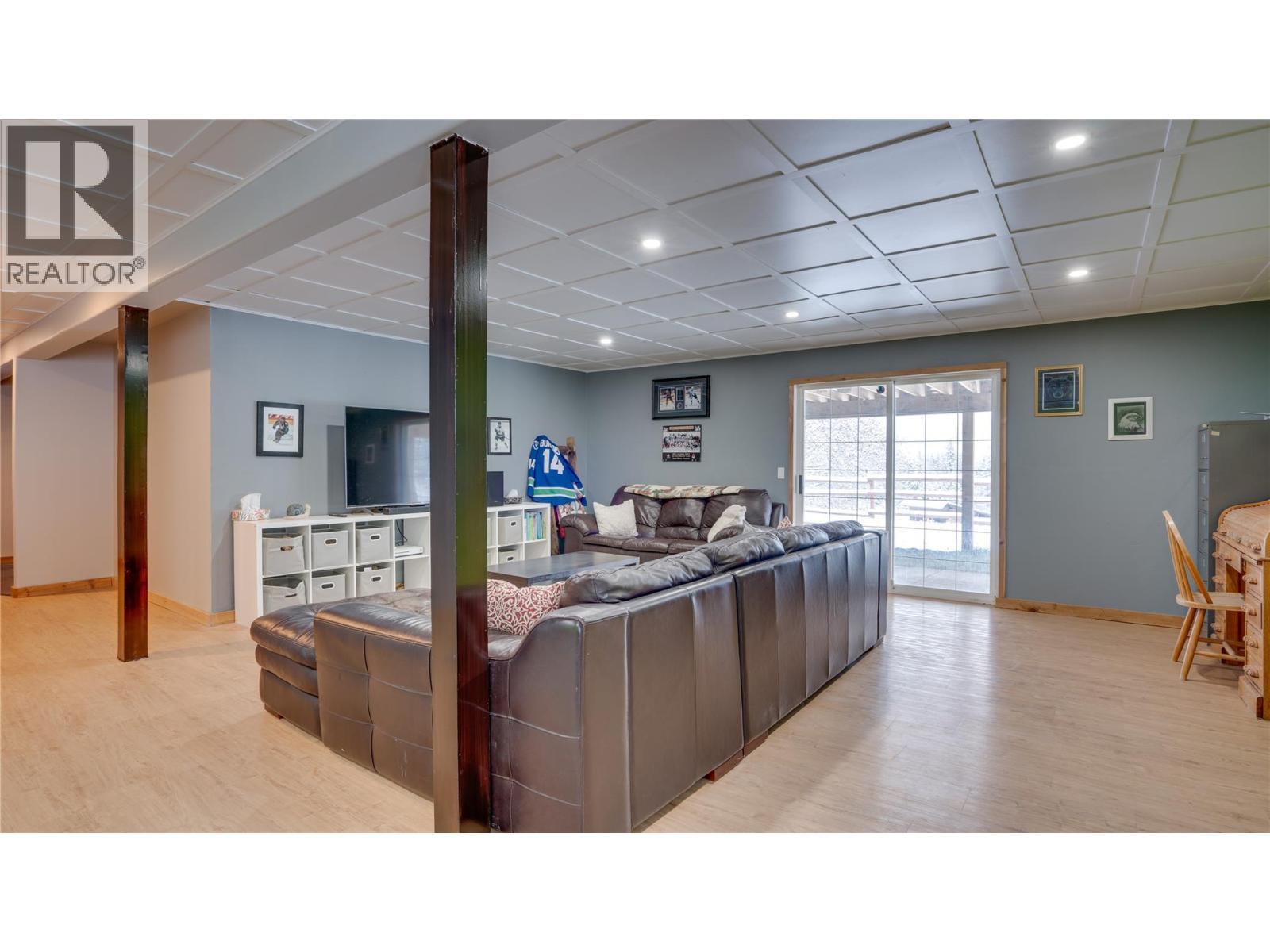 2086 Yankee Flats Road, Salmon Arm, BC - Indoor Photo Showing Other Room