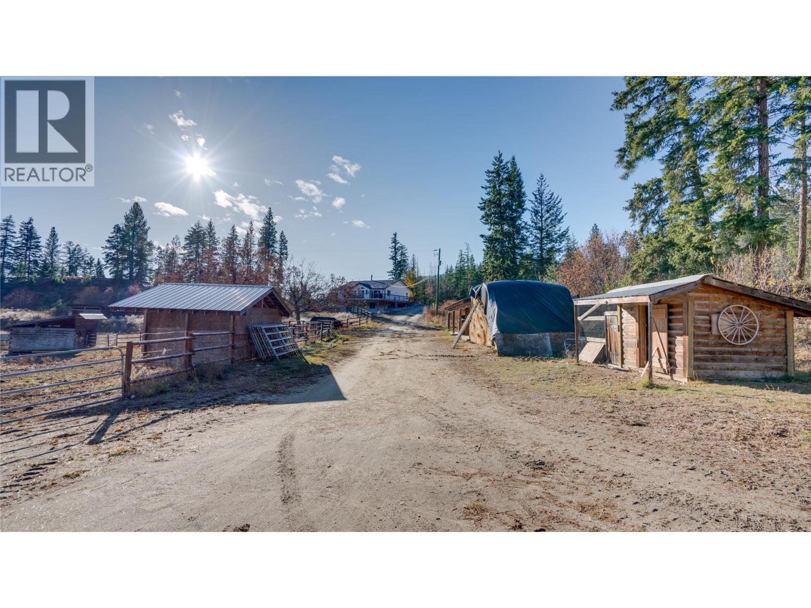 2086 Yankee Flats Road, Salmon Arm, BC - Outdoor