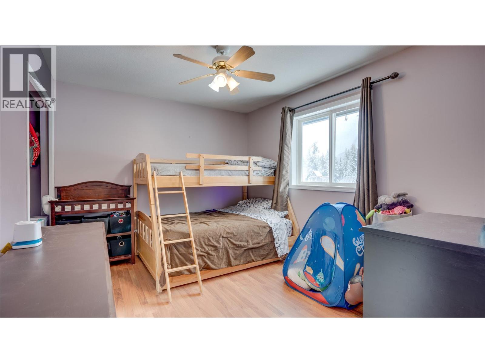 2086 Yankee Flats Road, Salmon Arm, BC - Indoor Photo Showing Bedroom