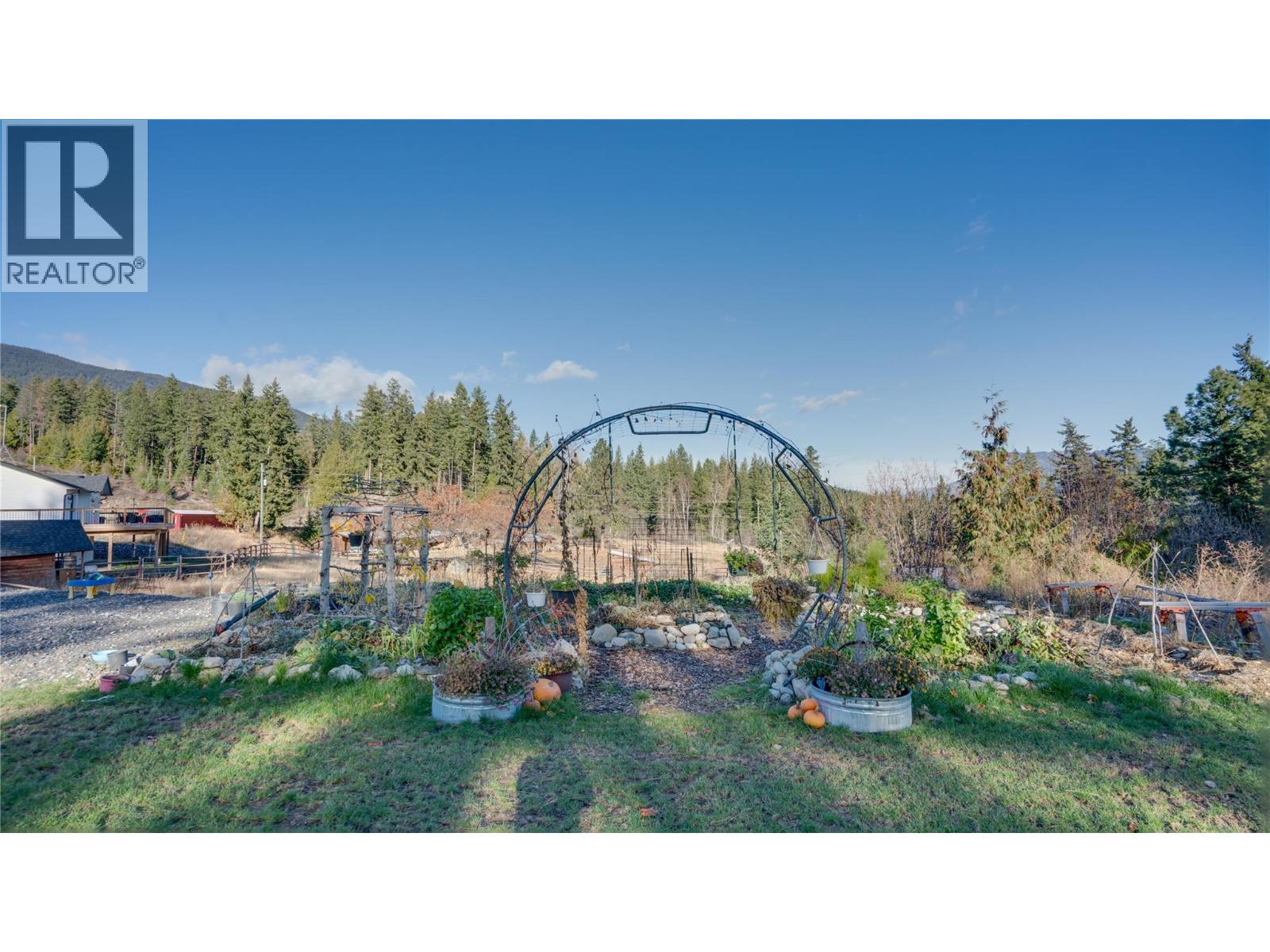 2086 Yankee Flats Road, Salmon Arm, BC - Outdoor