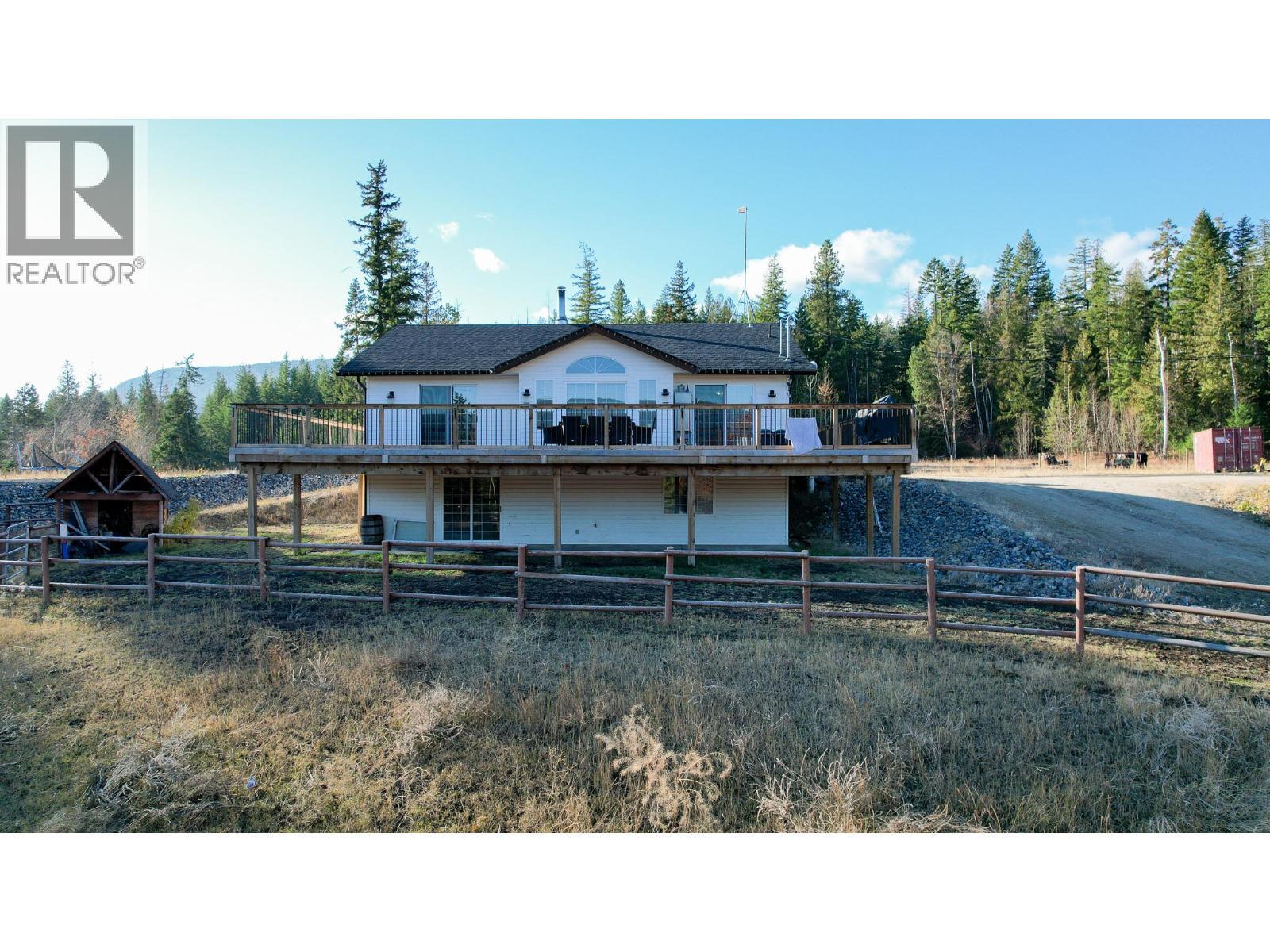 2086 Yankee Flats Road, Salmon Arm, BC - Outdoor