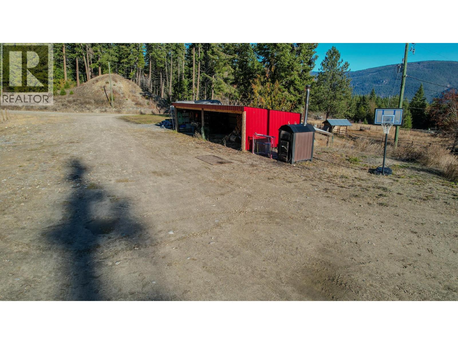 2086 Yankee Flats Road, Salmon Arm, BC - Outdoor