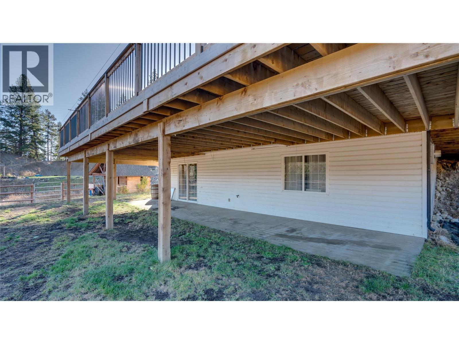 2086 Yankee Flats Road, Salmon Arm, BC - Outdoor