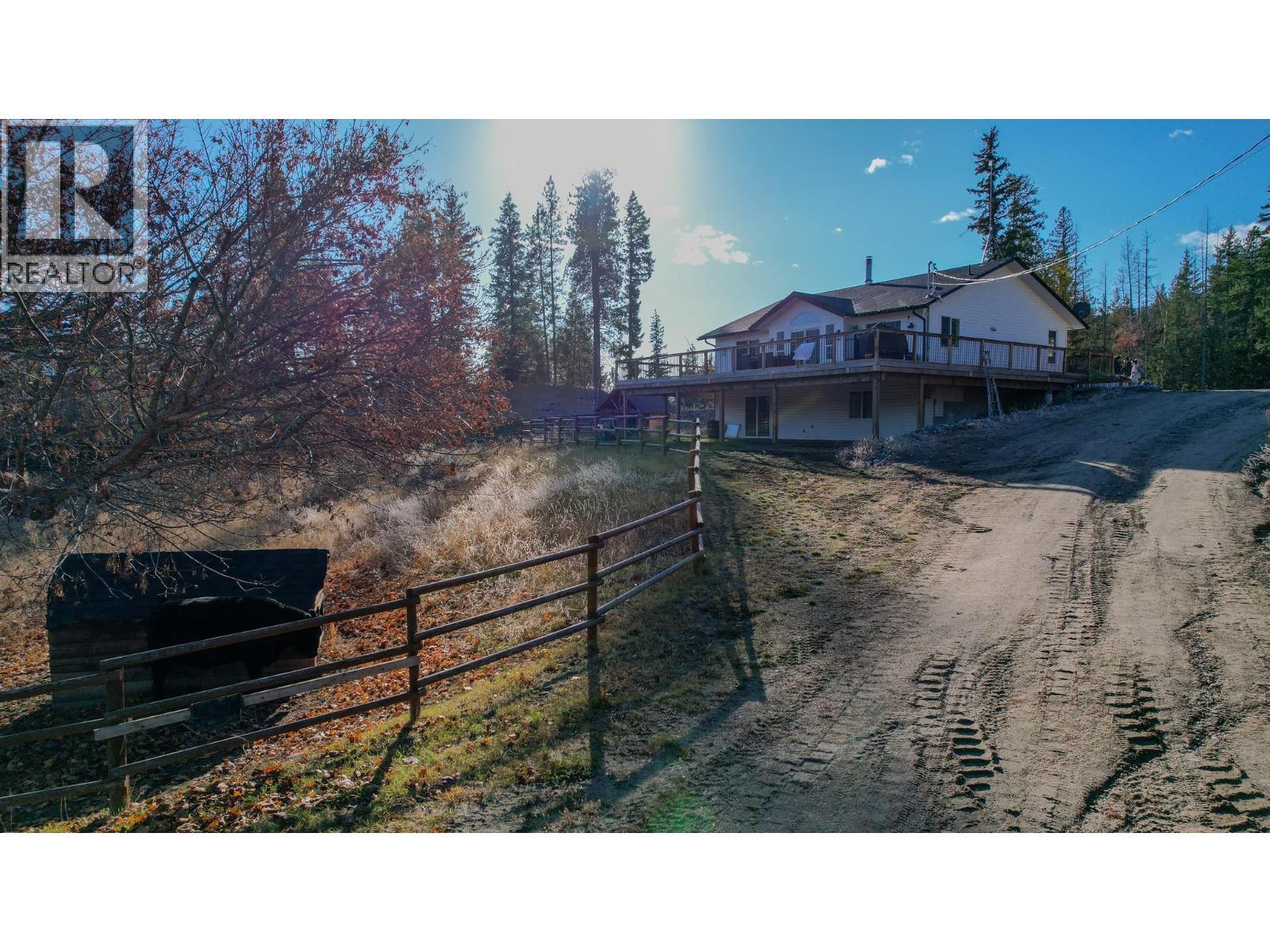 2086 Yankee Flats Road, Salmon Arm, BC - Outdoor