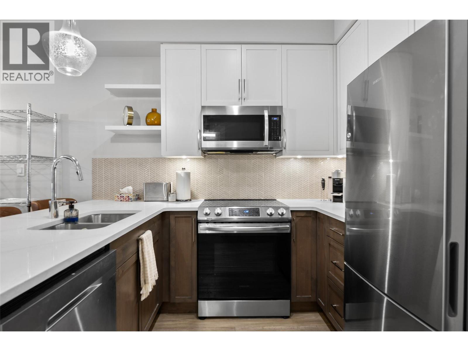 875 University Drive Unit# 105, Kamloops, BC - Indoor Photo Showing Kitchen With Double Sink With Upgraded Kitchen