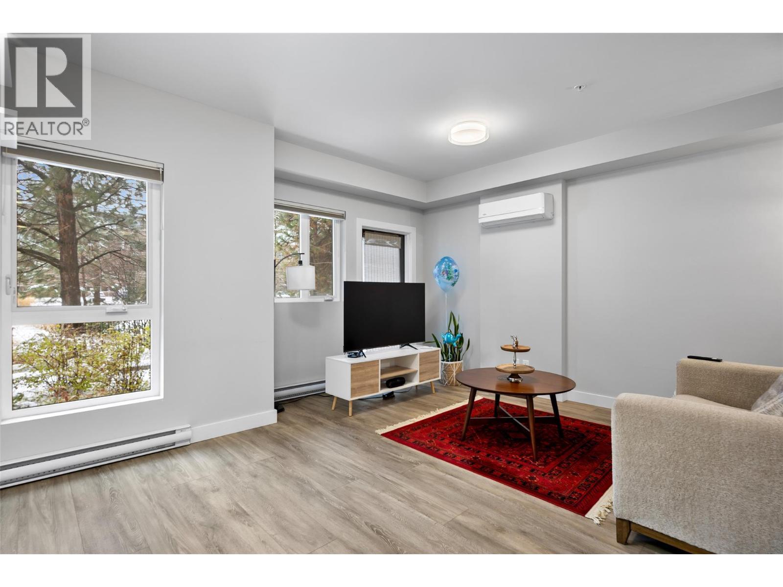 875 University Drive Unit# 105, Kamloops, BC - Indoor Photo Showing Living Room