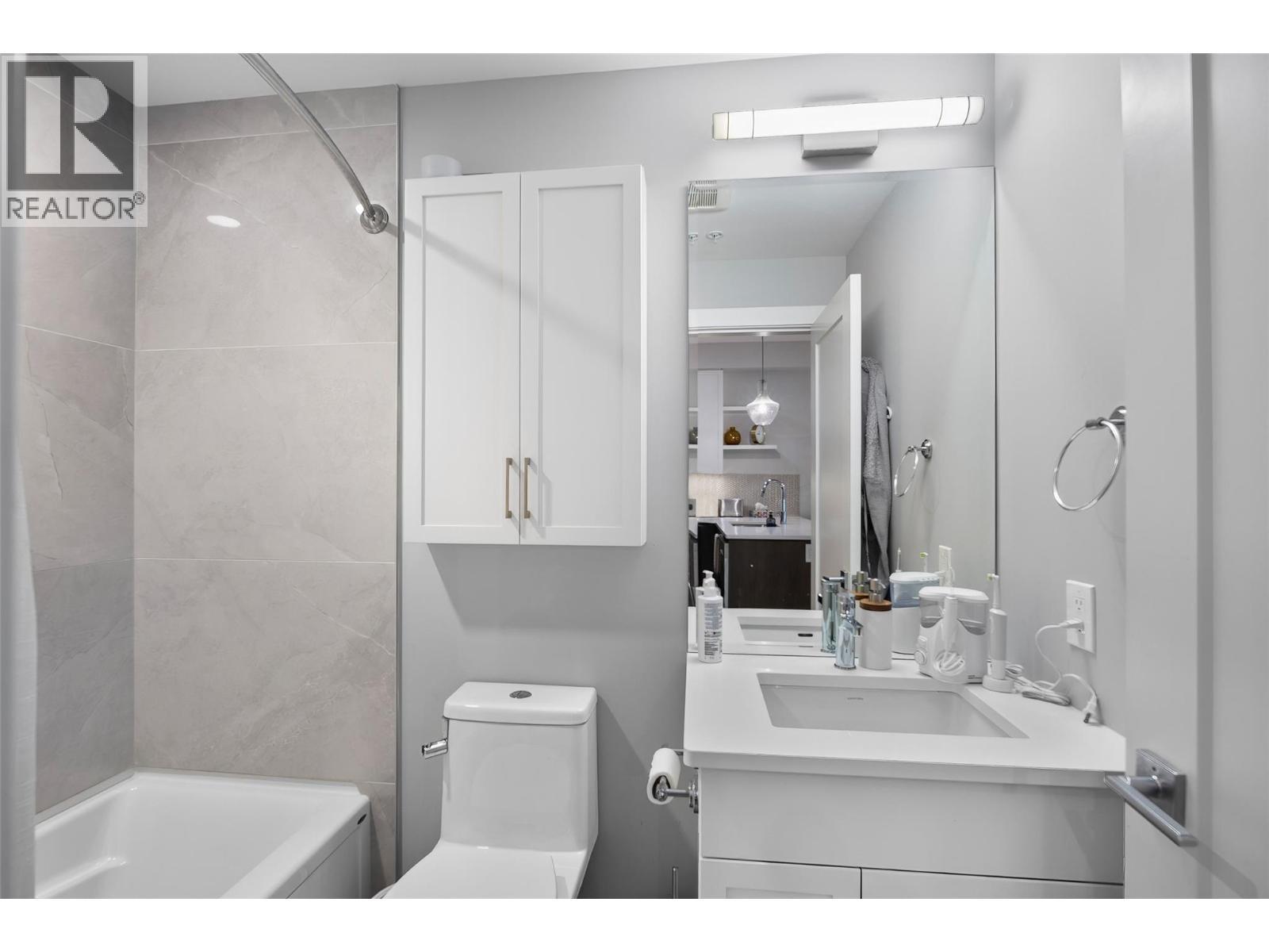 875 University Drive Unit# 105, Kamloops, BC - Indoor Photo Showing Bathroom