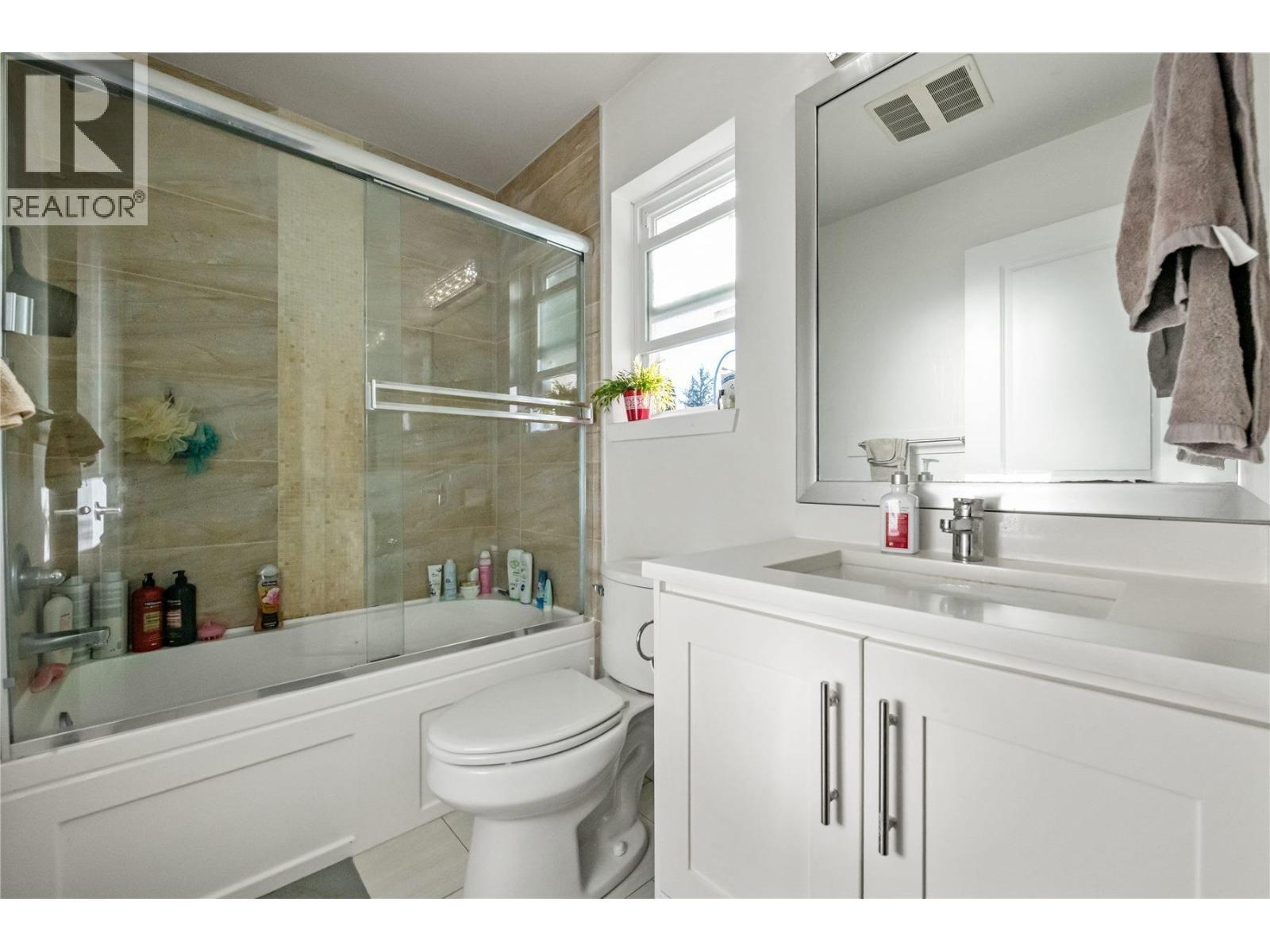 5461 Manor Street, Burnaby, BC - Indoor Photo Showing Bathroom