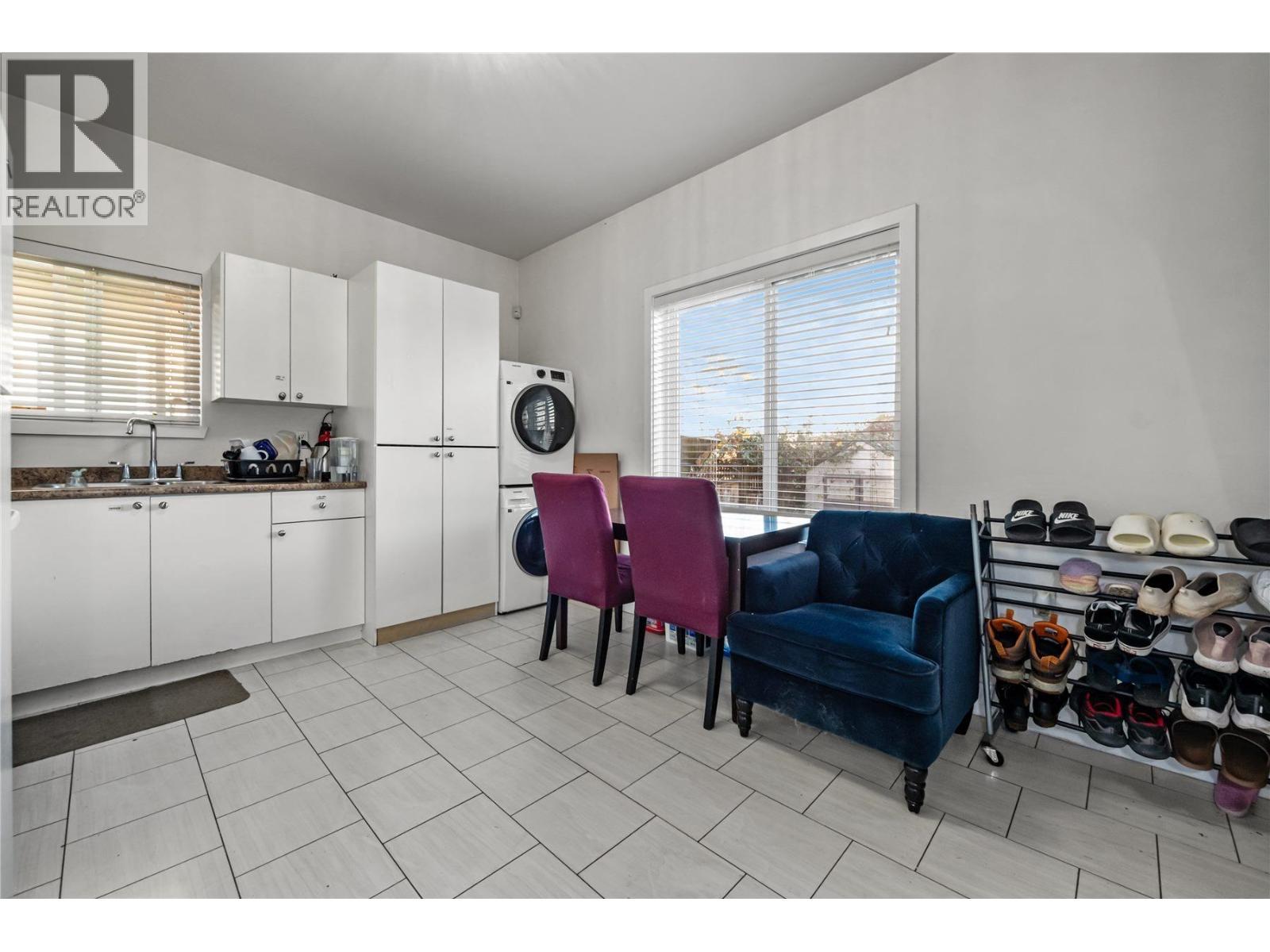 5461 Manor Street, Burnaby, BC - Indoor