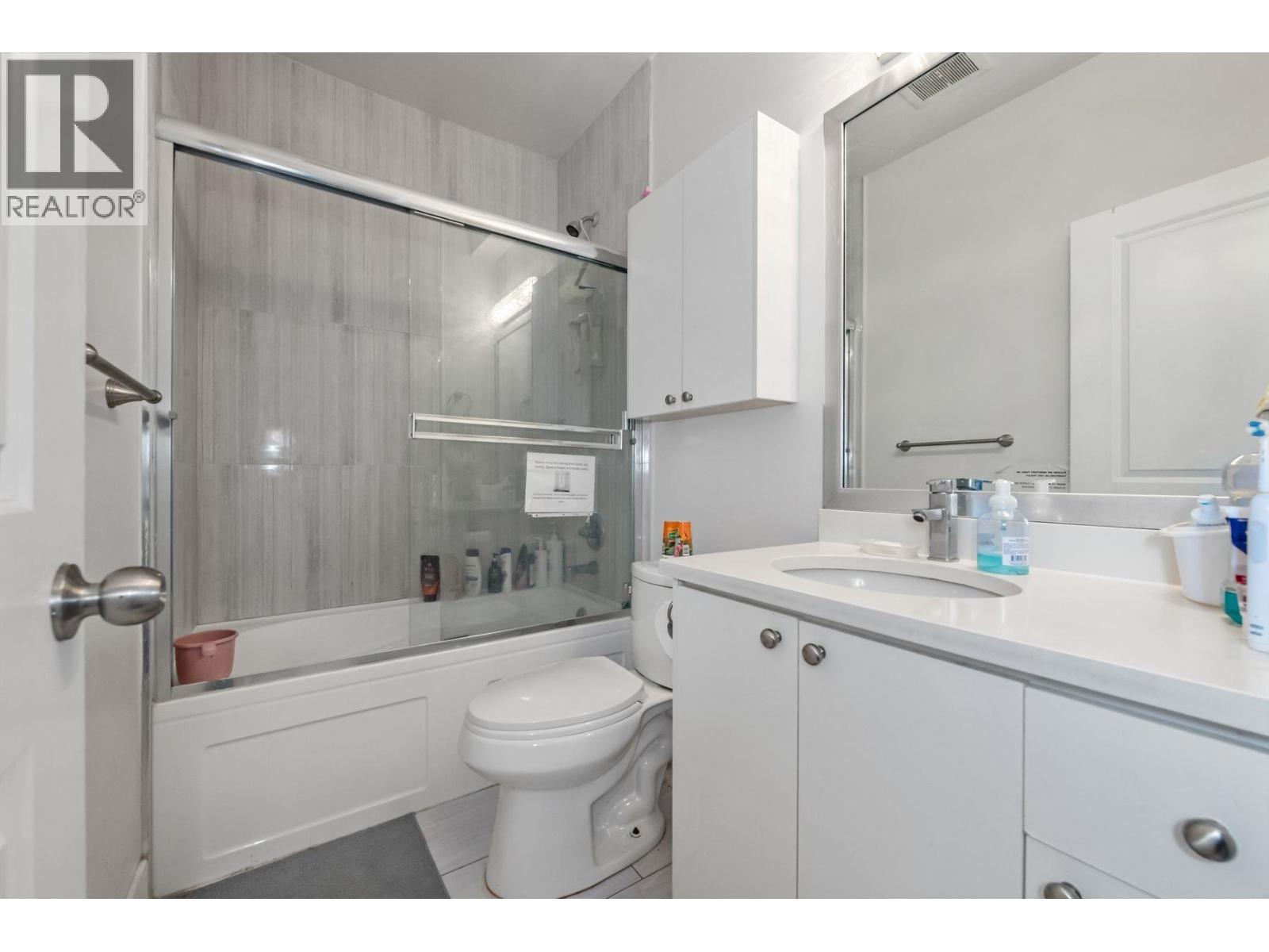 5461 Manor Street, Burnaby, BC - Indoor Photo Showing Bathroom