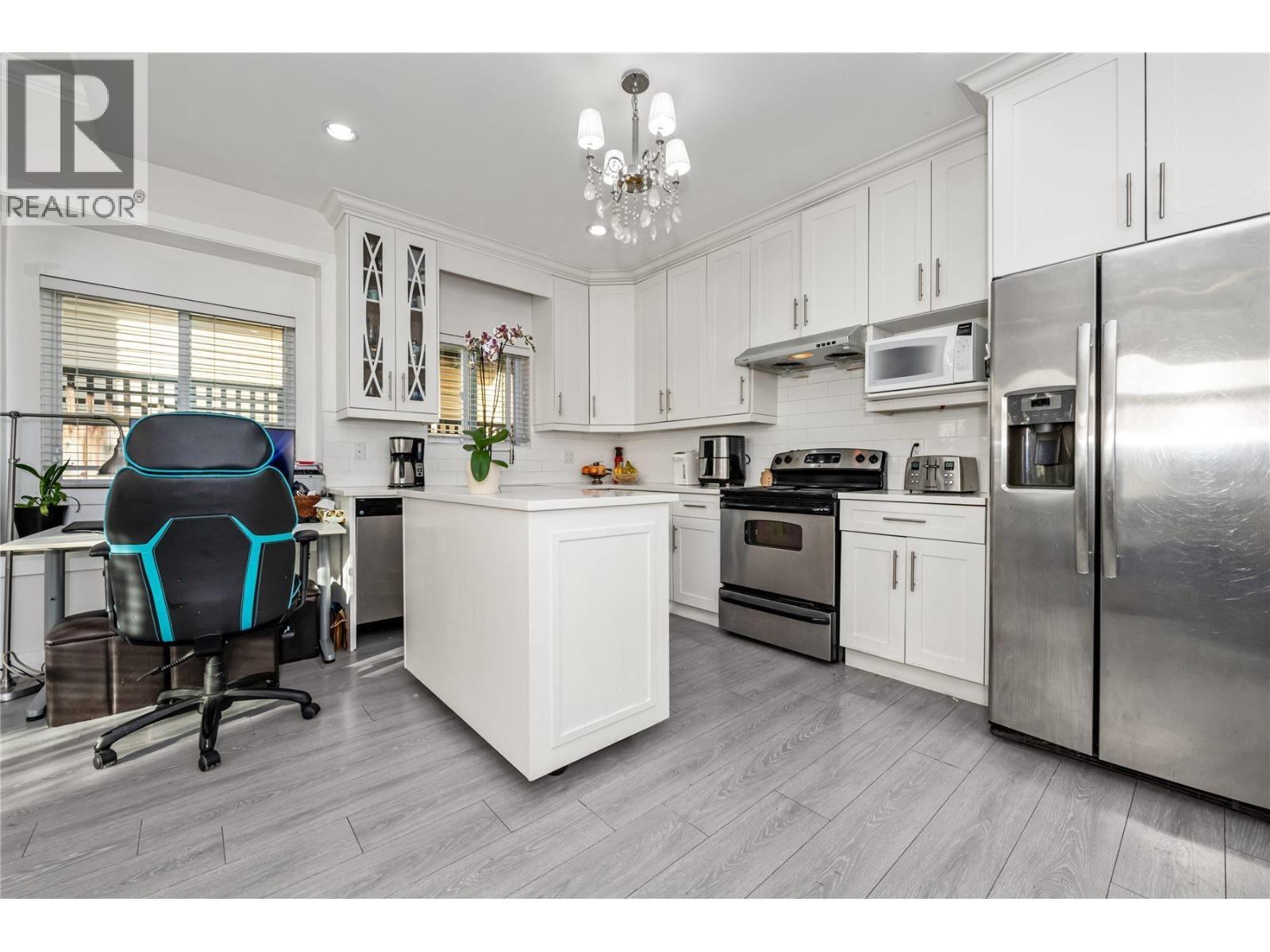 5461 Manor Street, Burnaby, BC - Indoor Photo Showing Kitchen