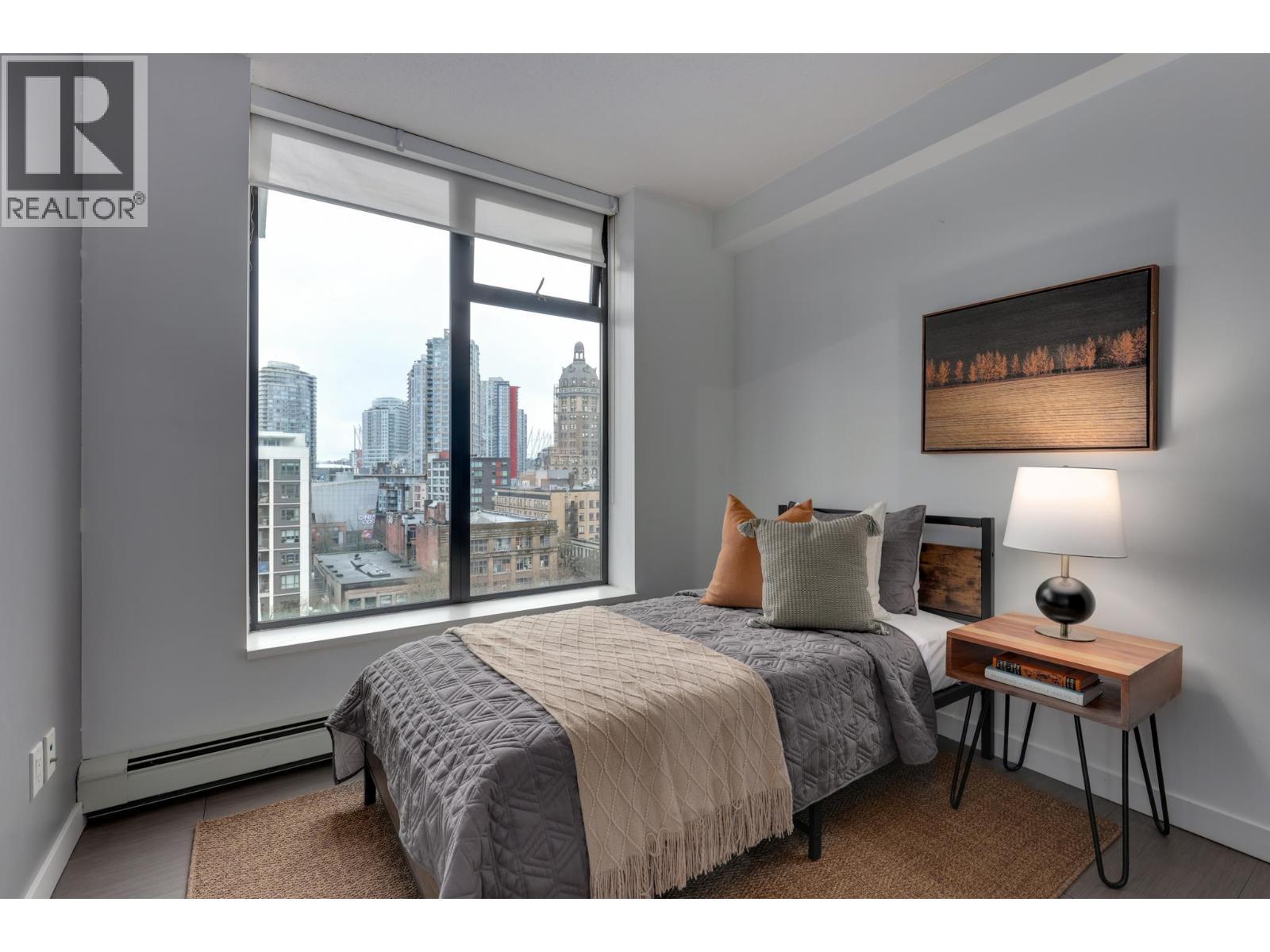 1102 66 W Cordova Street, Vancouver, BC - Indoor Photo Showing Bedroom