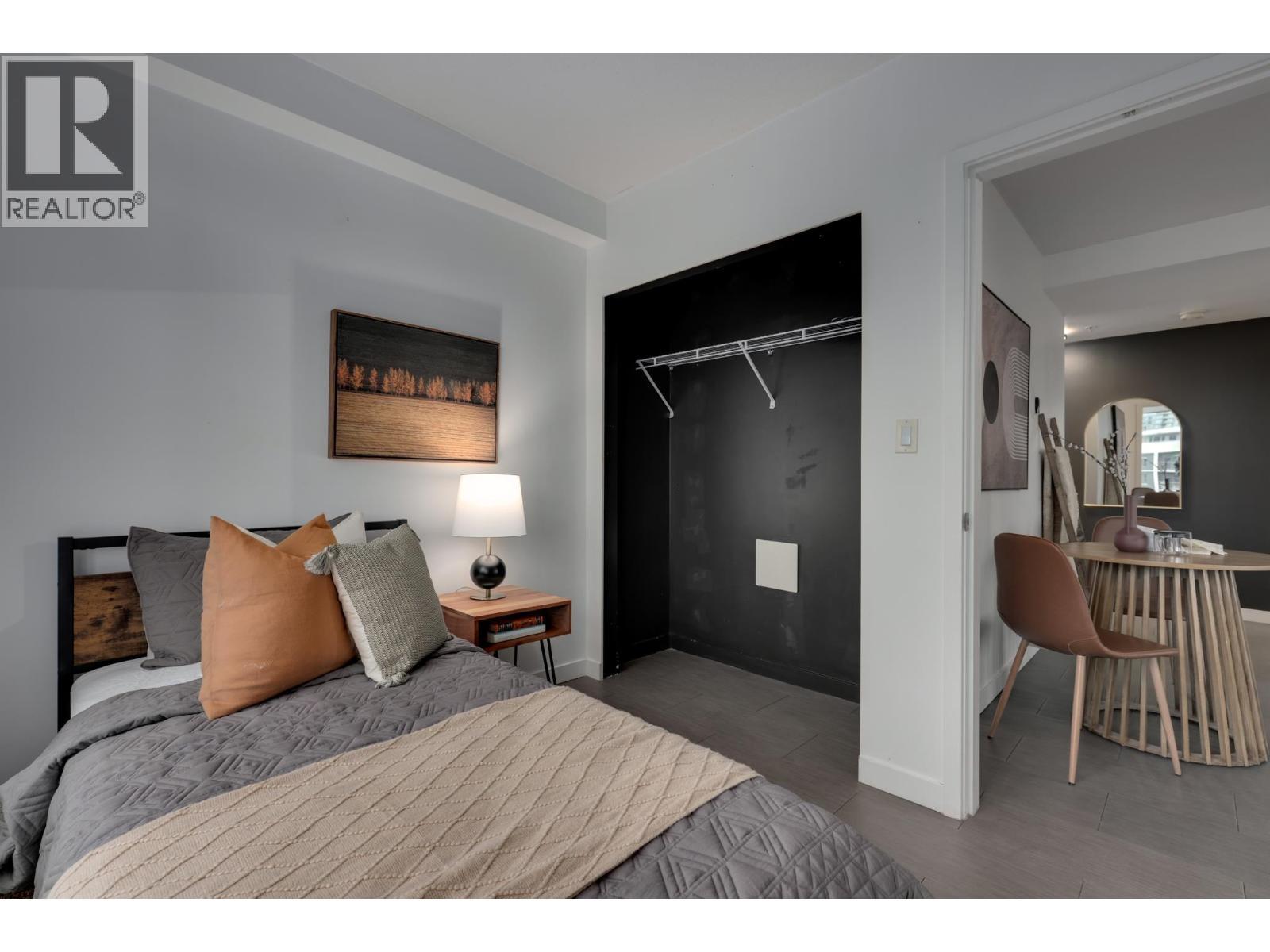 1102 66 W Cordova Street, Vancouver, BC - Indoor Photo Showing Bedroom