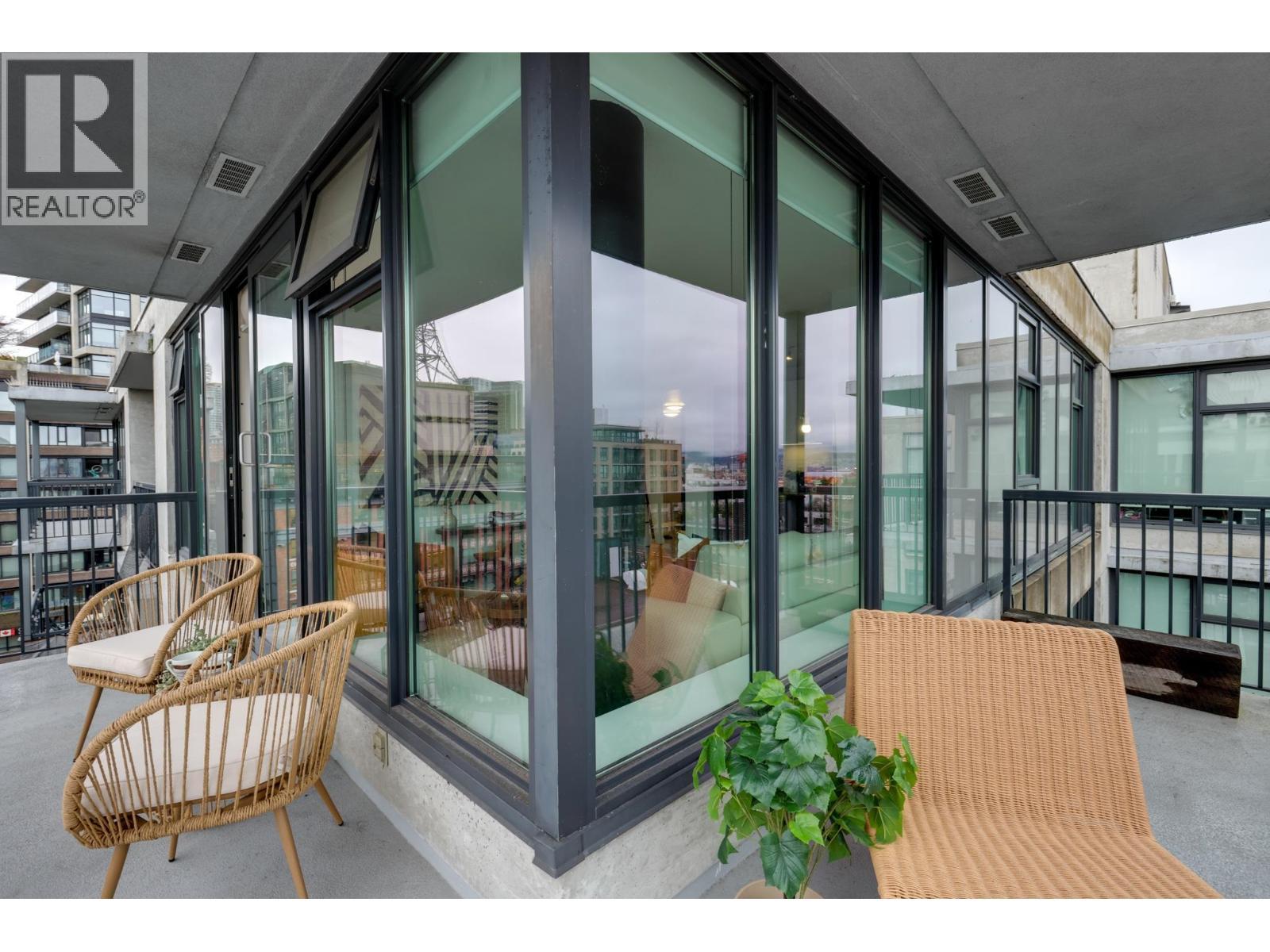 1102 66 W Cordova Street, Vancouver, BC - Outdoor With Balcony With Exterior