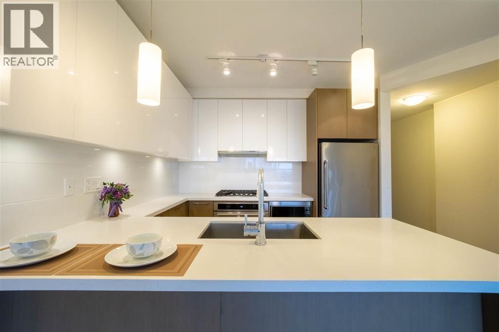 1905 3080 Lincoln Avenue, Coquitlam, BC - Indoor Photo Showing Kitchen With Stainless Steel Kitchen With Upgraded Kitchen