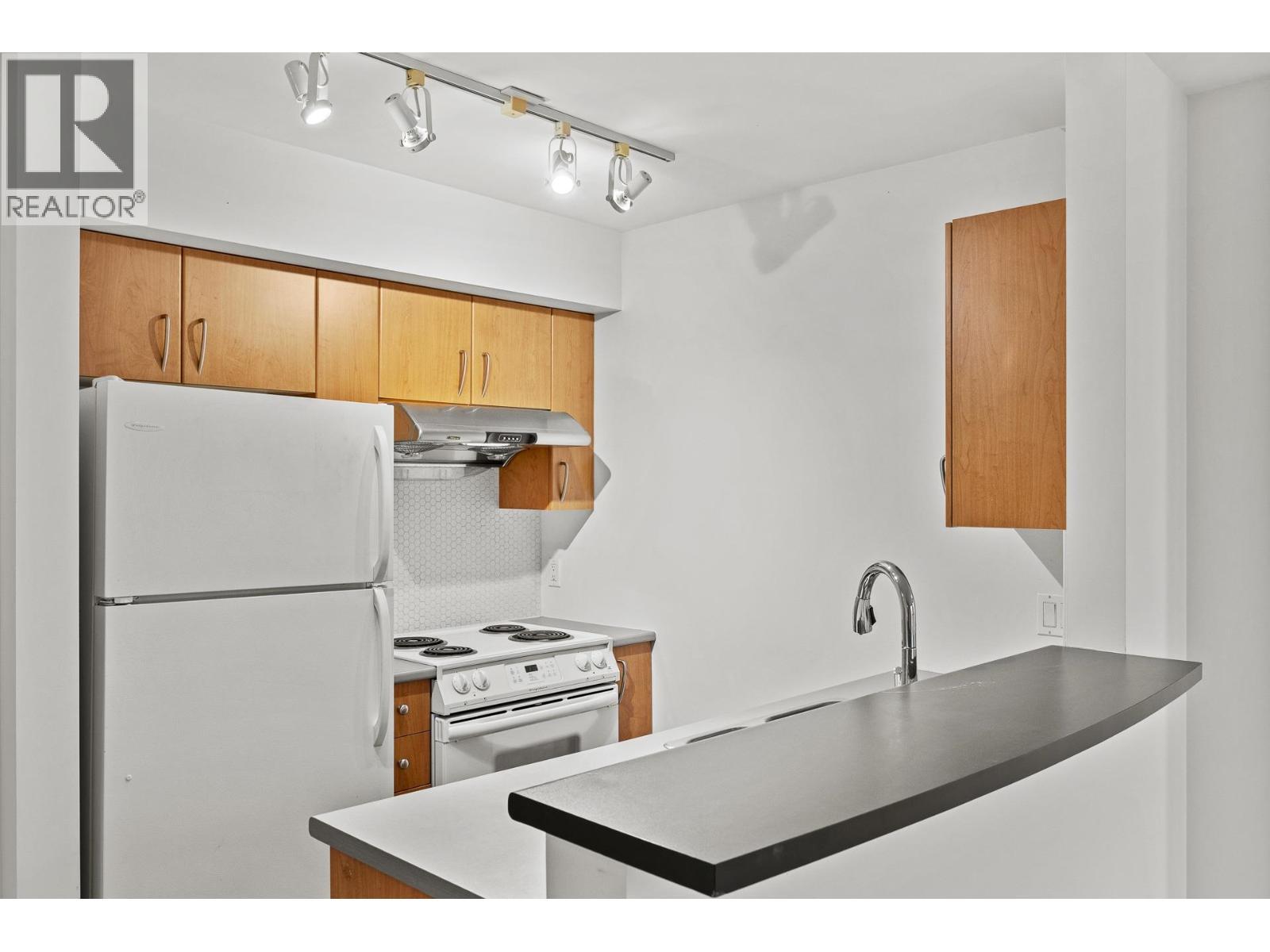 1804 1295 Richards Street, Vancouver, BC - Indoor Photo Showing Kitchen