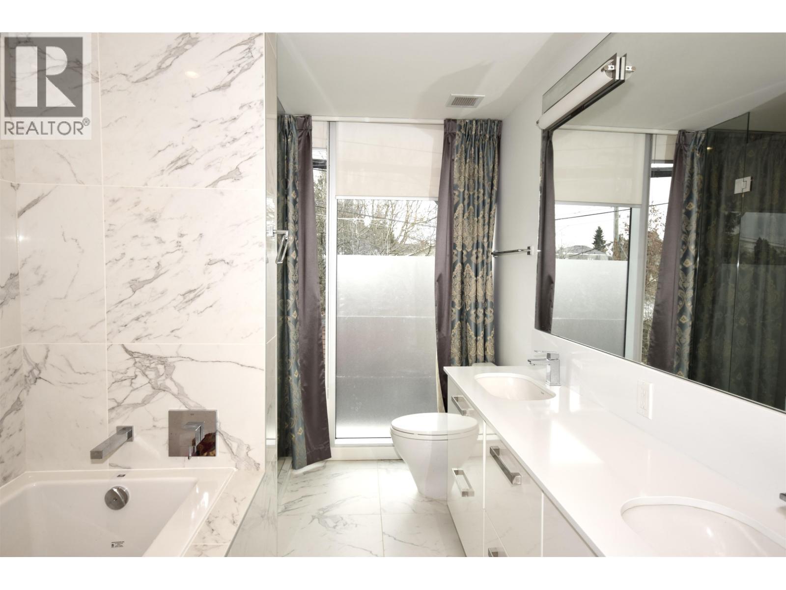 759 W 41St Avenue, Vancouver, BC - Indoor Photo Showing Bathroom
