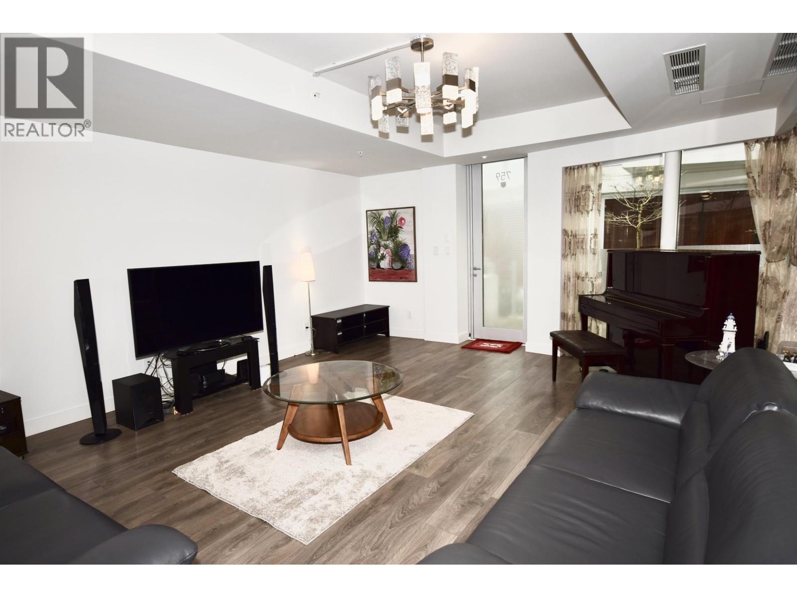 759 W 41St Avenue, Vancouver, BC - Indoor Photo Showing Living Room