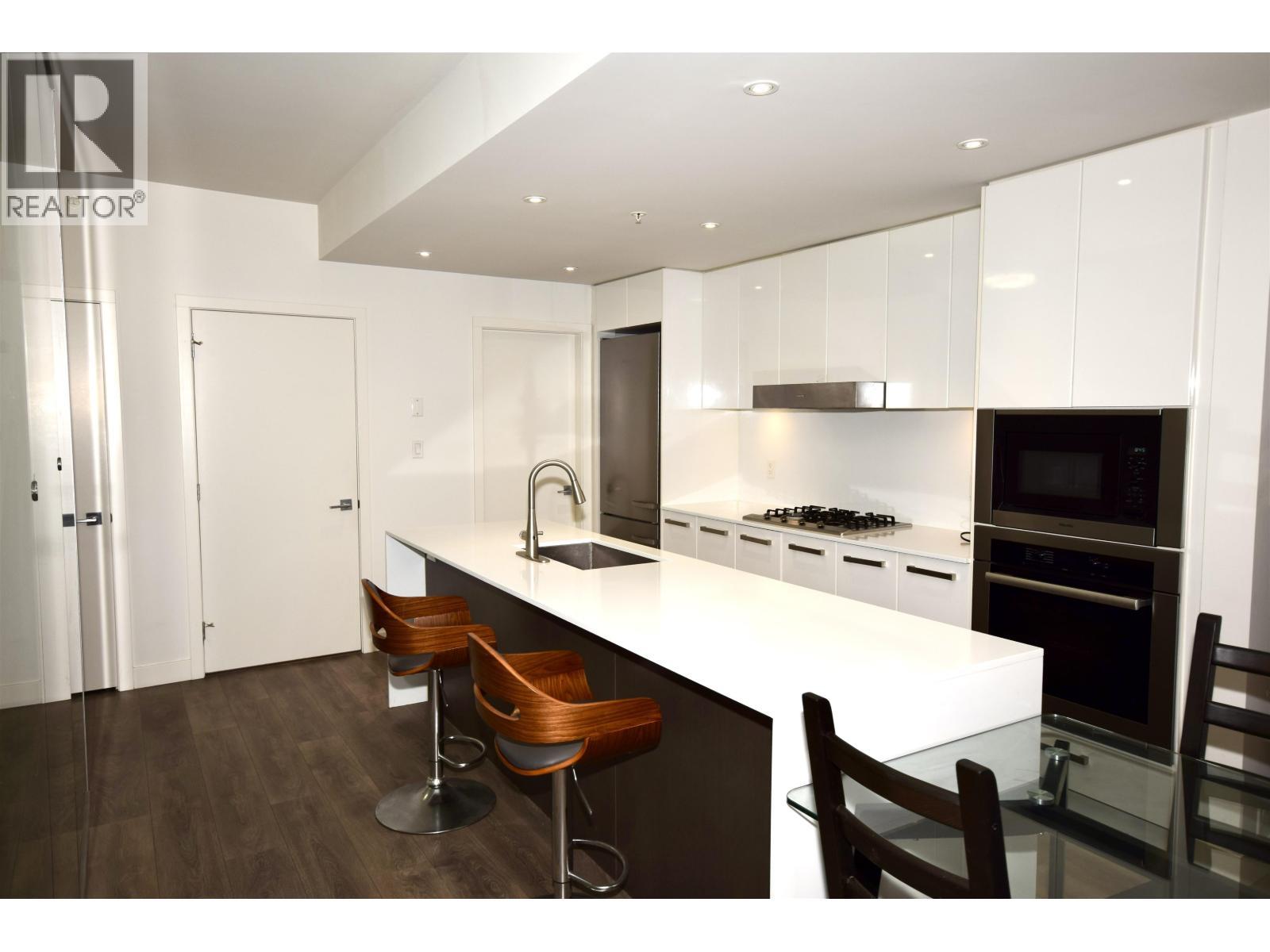 759 W 41St Avenue, Vancouver, BC - Indoor Photo Showing Kitchen With Upgraded Kitchen