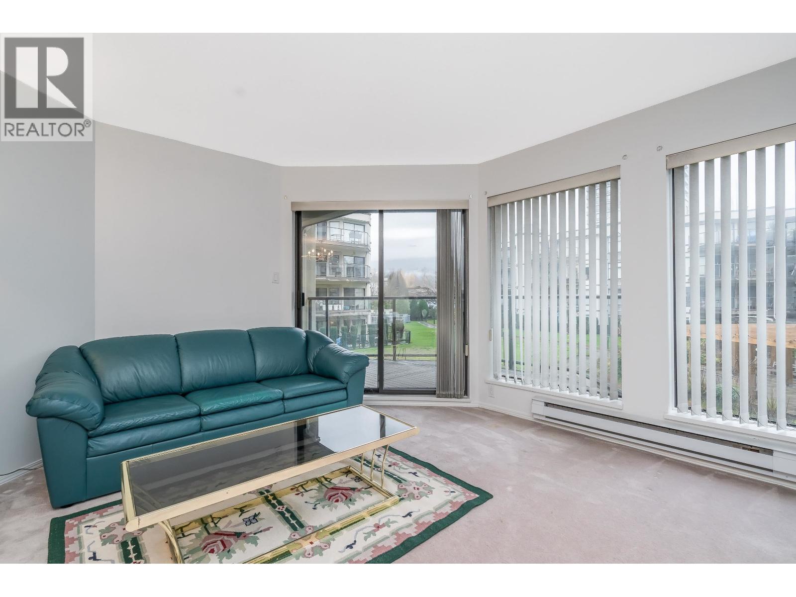 208 2968 Burlington Drive, Coquitlam, BC - Indoor Photo Showing Living Room