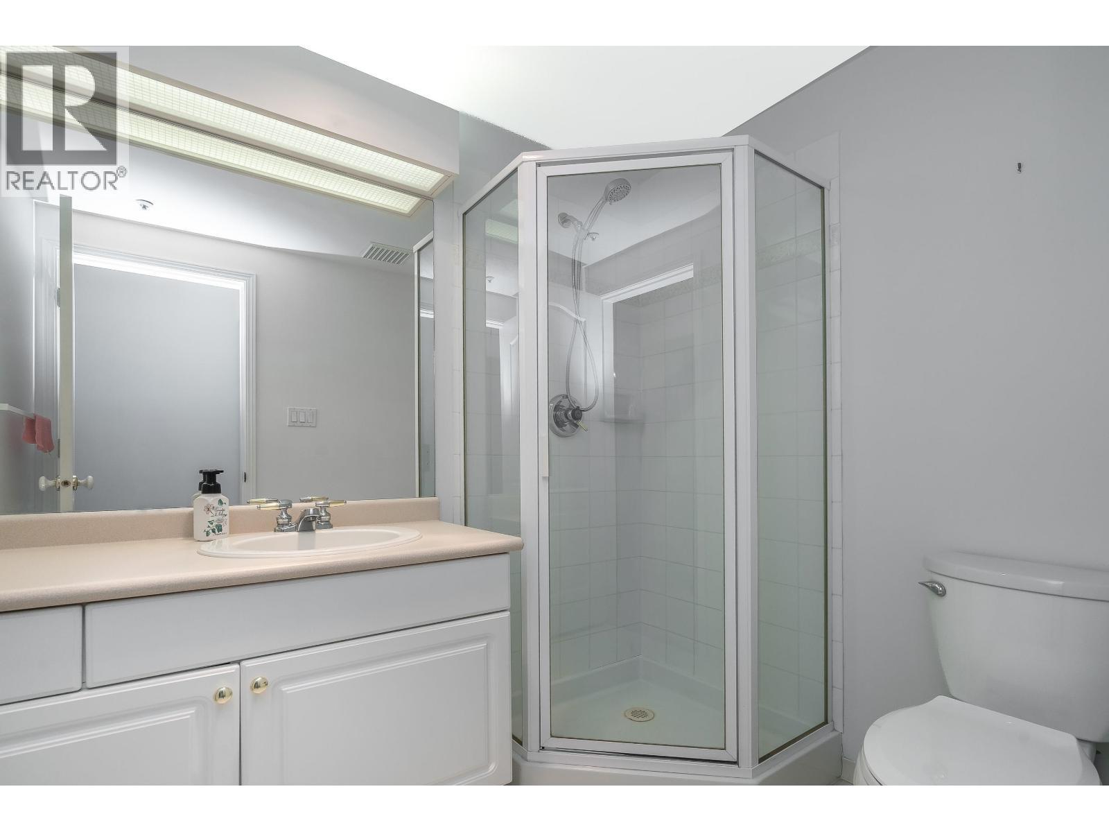 208 2968 Burlington Drive, Coquitlam, BC - Indoor Photo Showing Bathroom