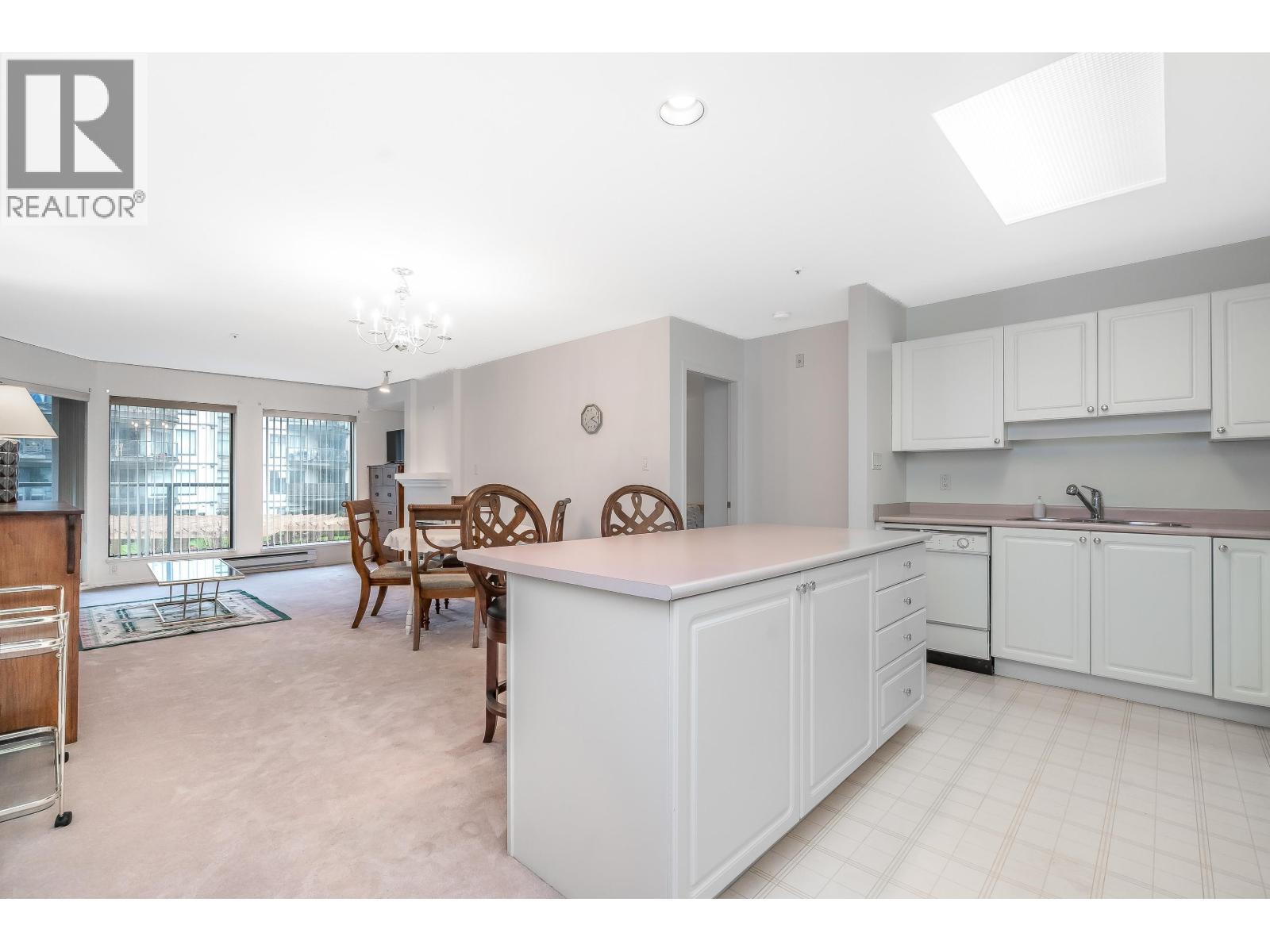 208 2968 Burlington Drive, Coquitlam, BC - Indoor Photo Showing Kitchen