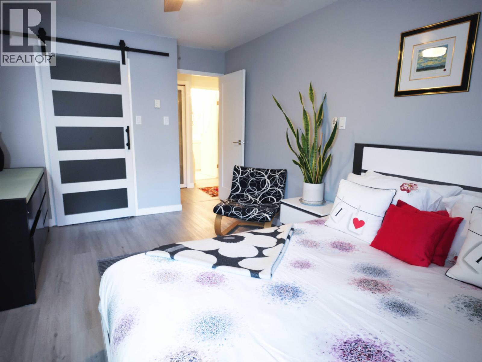 204 1550 Mariner Walk, Vancouver, BC - Indoor Photo Showing Bedroom