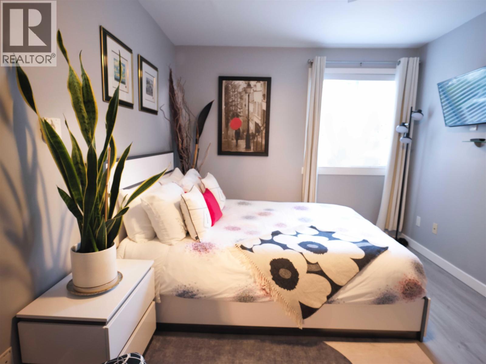 204 1550 Mariner Walk, Vancouver, BC - Indoor Photo Showing Bedroom