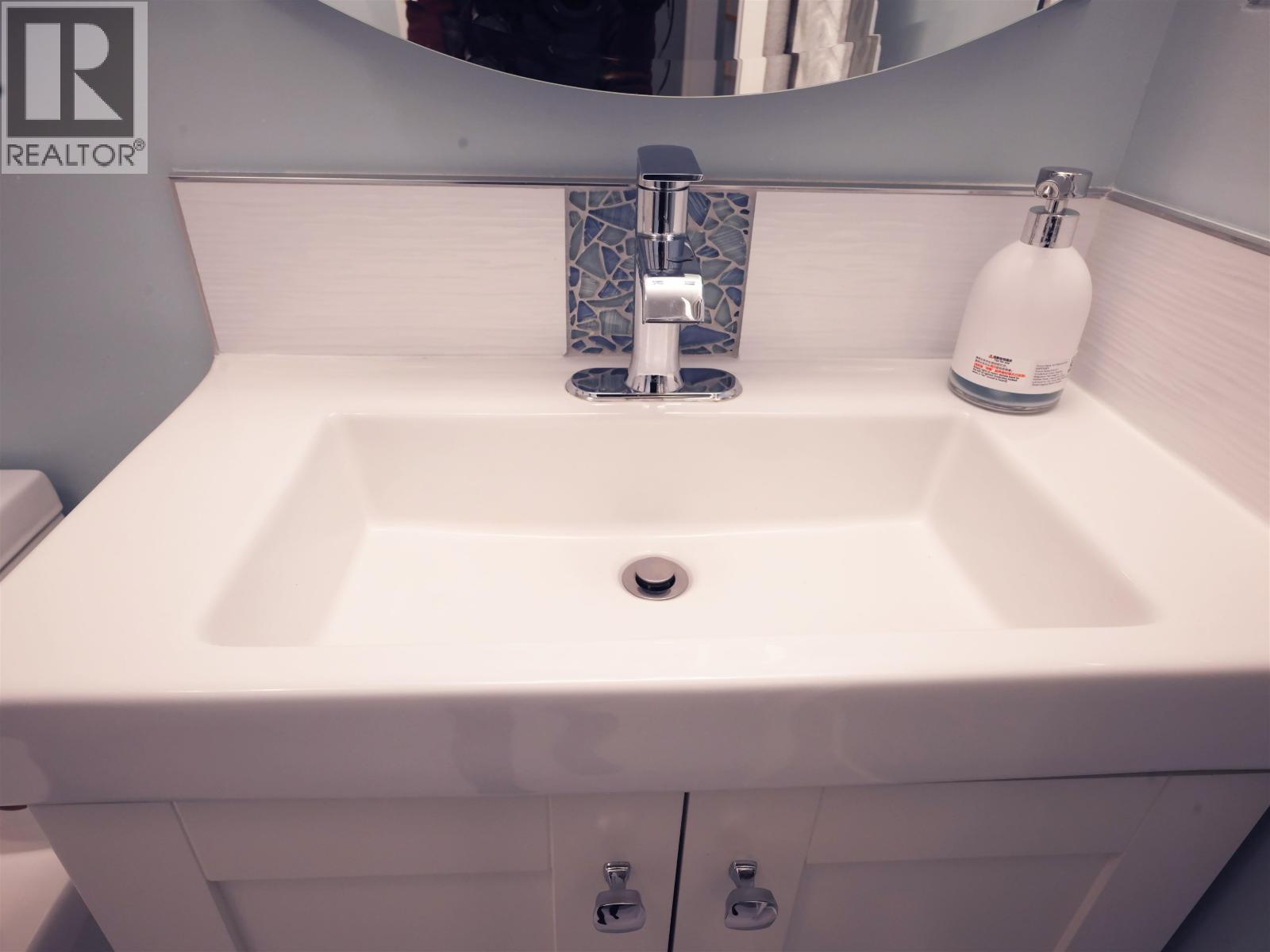 204 1550 Mariner Walk, Vancouver, BC - Indoor Photo Showing Bathroom