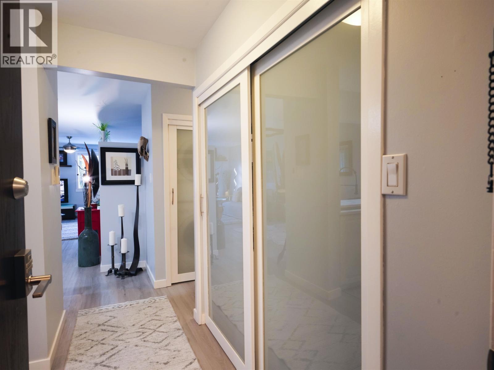 204 1550 Mariner Walk, Vancouver, BC - Indoor