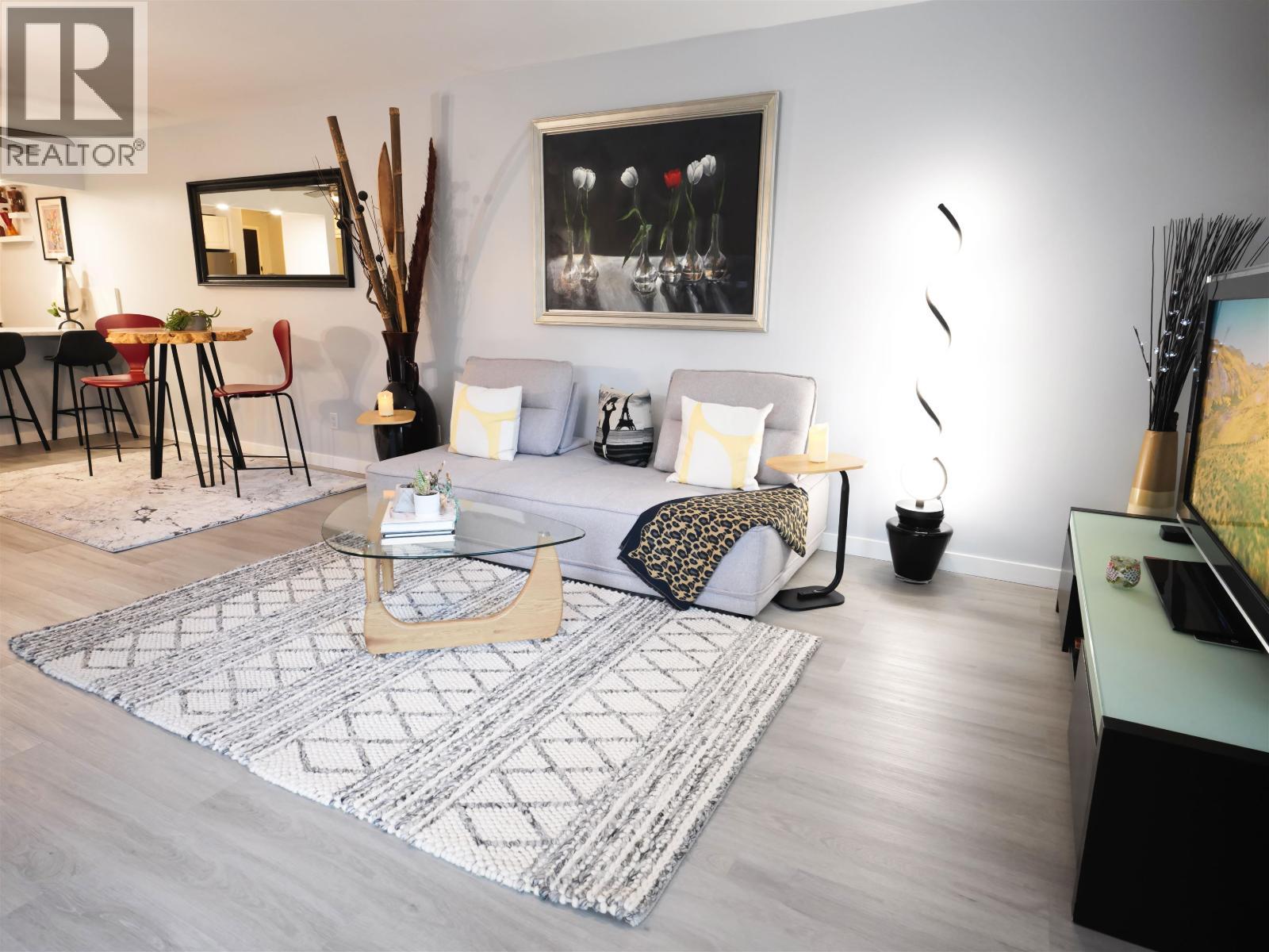 204 1550 Mariner Walk, Vancouver, BC - Indoor Photo Showing Living Room