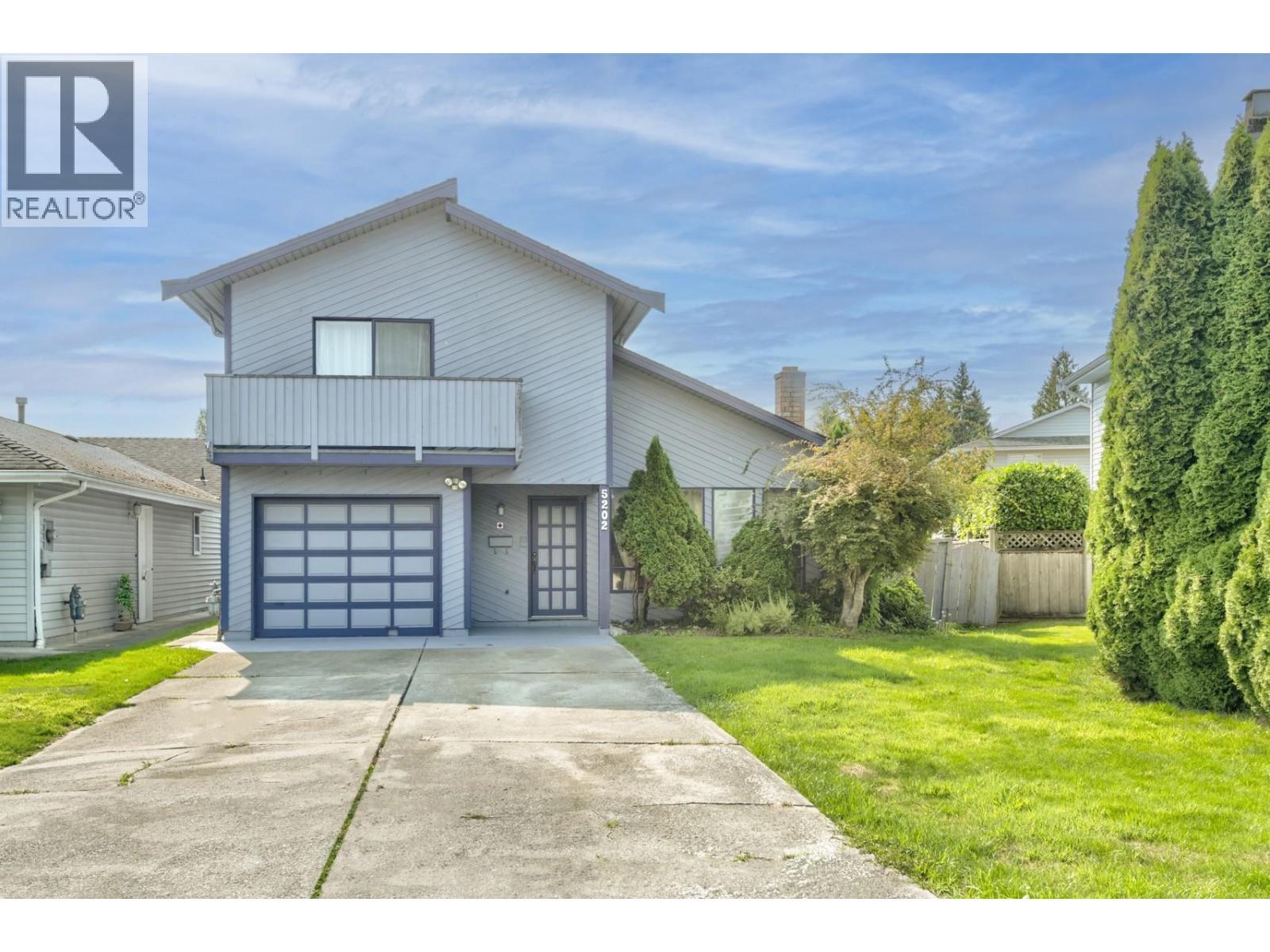 5202 Hollywood Drive, Richmond, BC - Outdoor With Facade