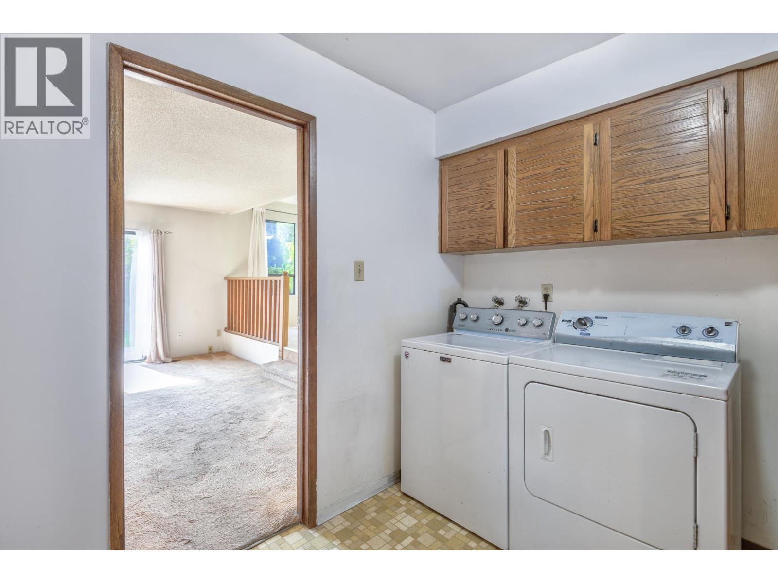 5202 Hollywood Drive, Richmond, BC - Indoor Photo Showing Laundry Room