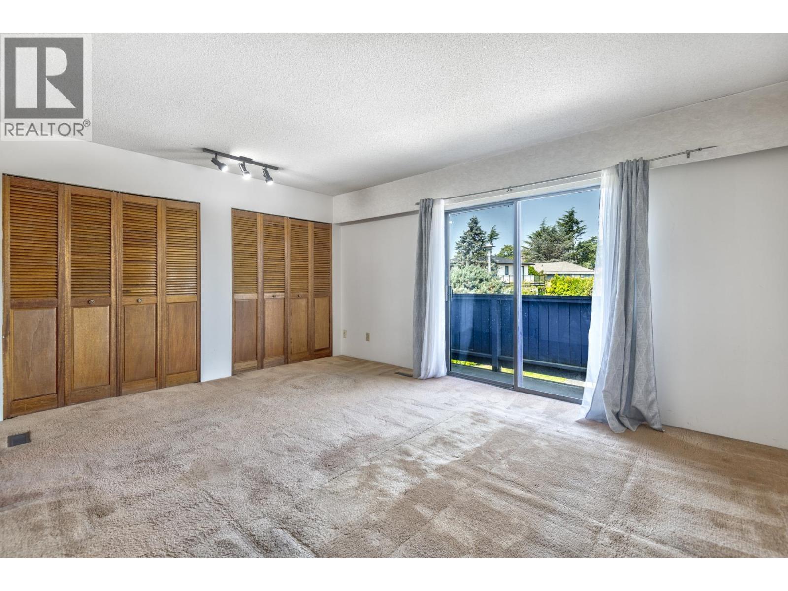 5202 Hollywood Drive, Richmond, BC - Indoor Photo Showing Other Room