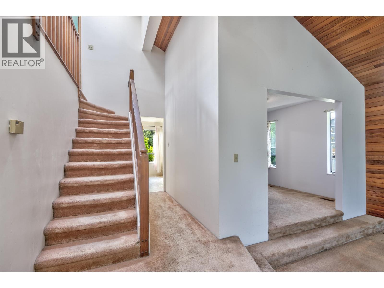 5202 Hollywood Drive, Richmond, BC - Indoor Photo Showing Other Room