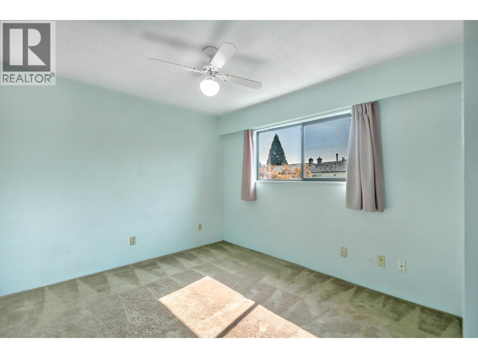 5202 Hollywood Drive, Richmond, BC - Indoor Photo Showing Other Room