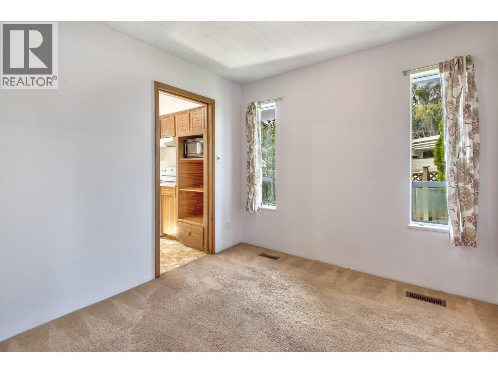 5202 Hollywood Drive, Richmond, BC - Indoor Photo Showing Other Room