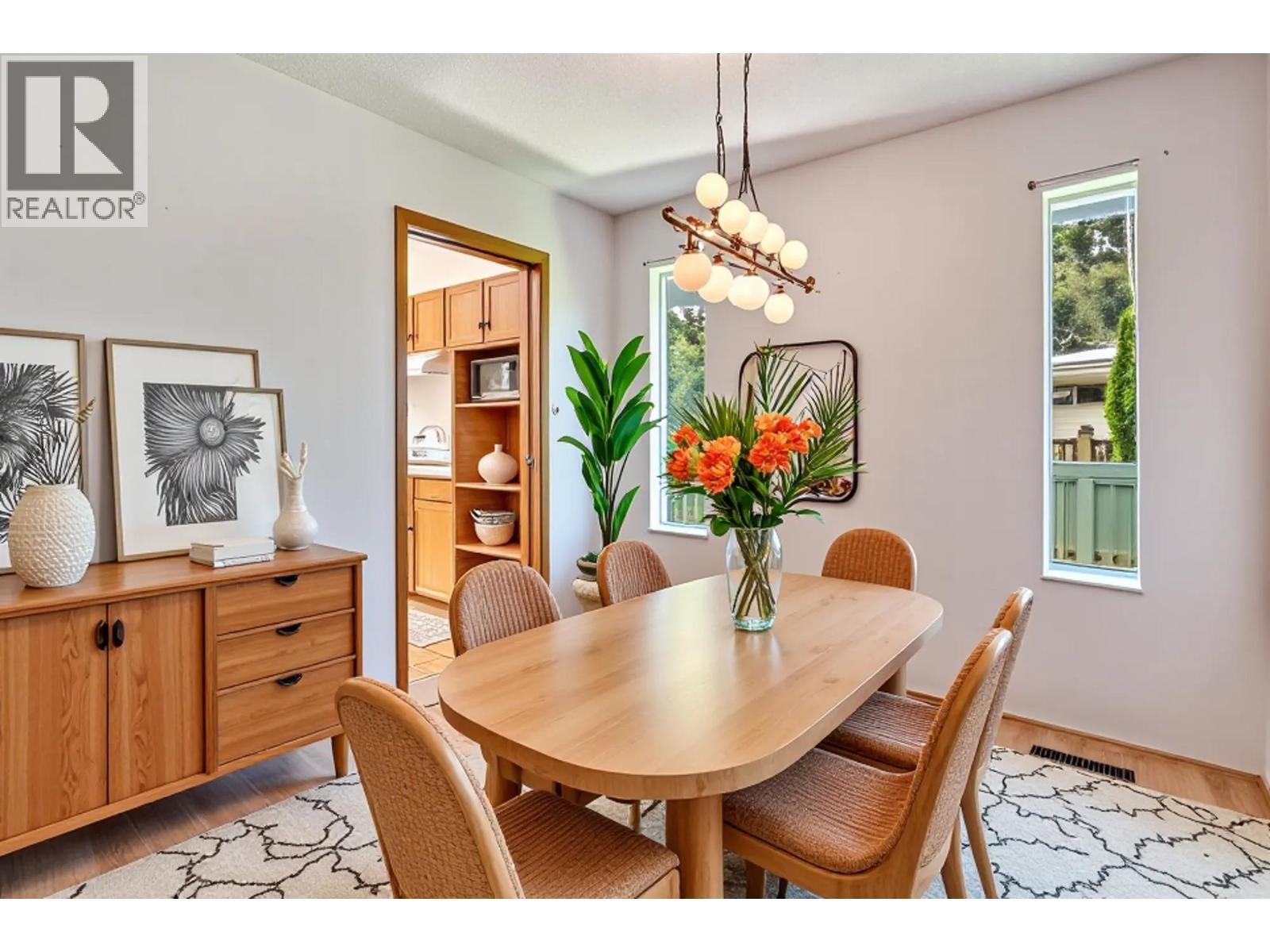 5202 Hollywood Drive, Richmond, BC - Indoor Photo Showing Dining Room