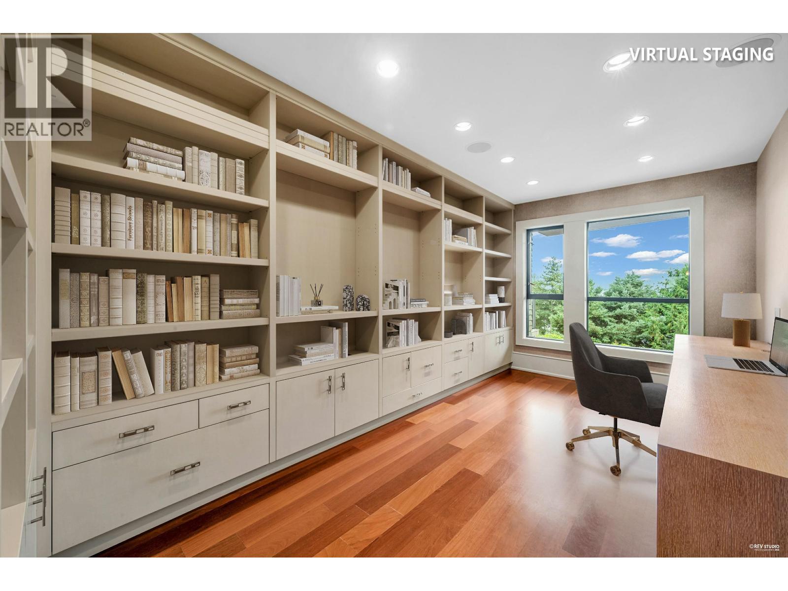 3570 Creery Avenue, West Vancouver, BC - Indoor Photo Showing Office