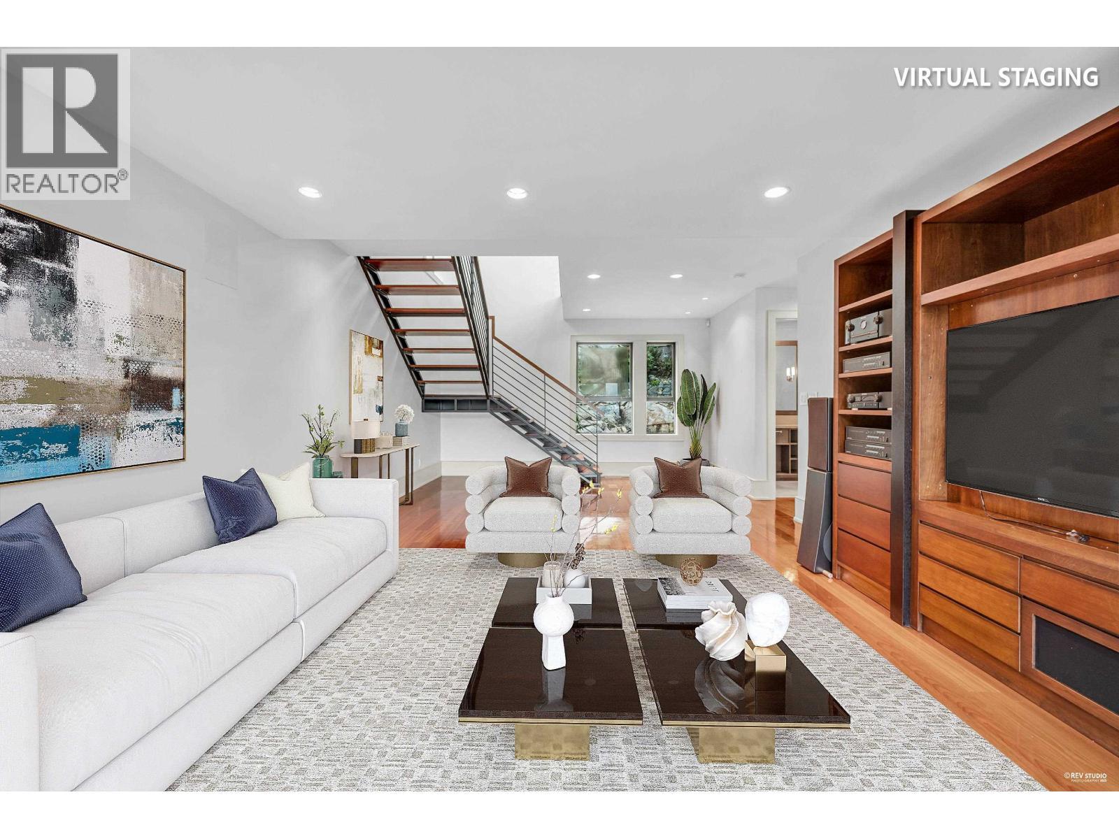 3570 Creery Avenue, West Vancouver, BC - Indoor Photo Showing Living Room
