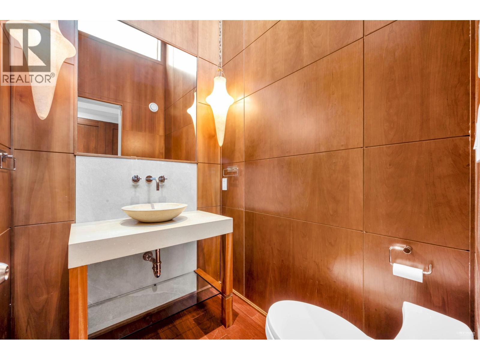 3570 Creery Avenue, West Vancouver, BC - Indoor Photo Showing Bathroom