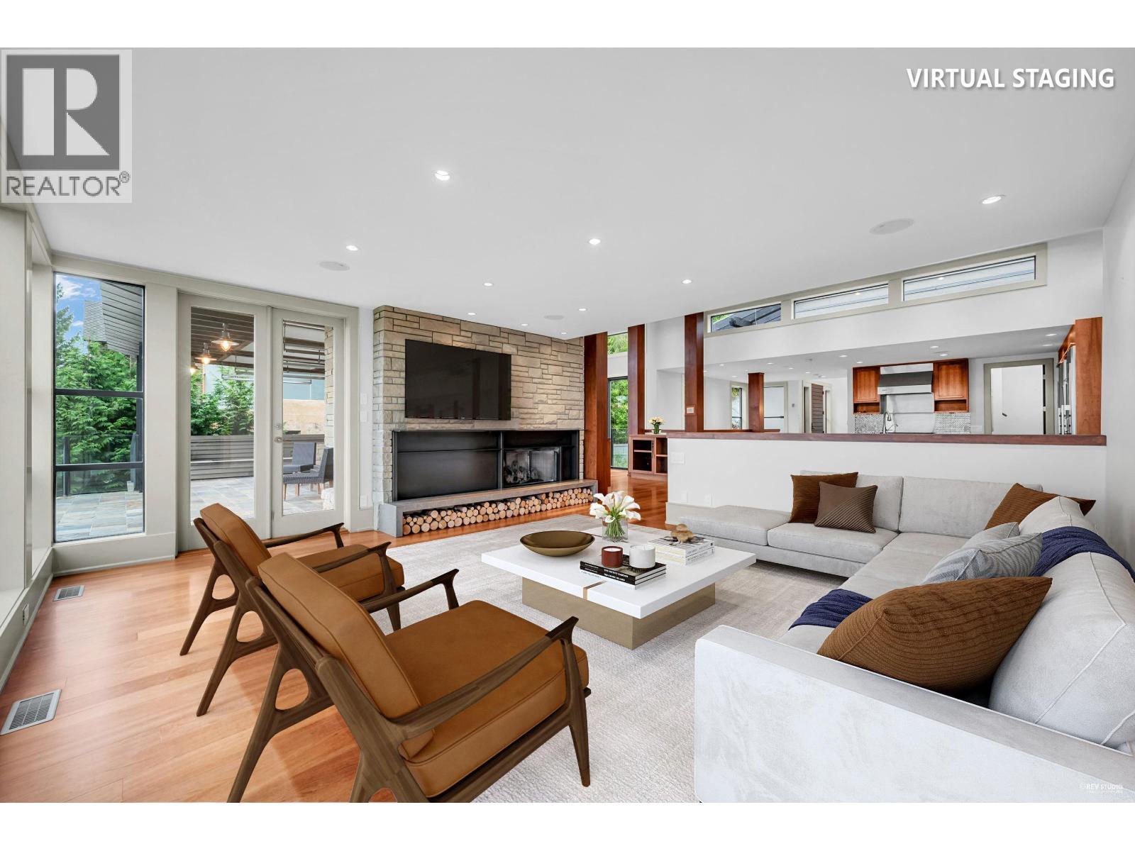 3570 Creery Avenue, West Vancouver, BC - Indoor Photo Showing Living Room