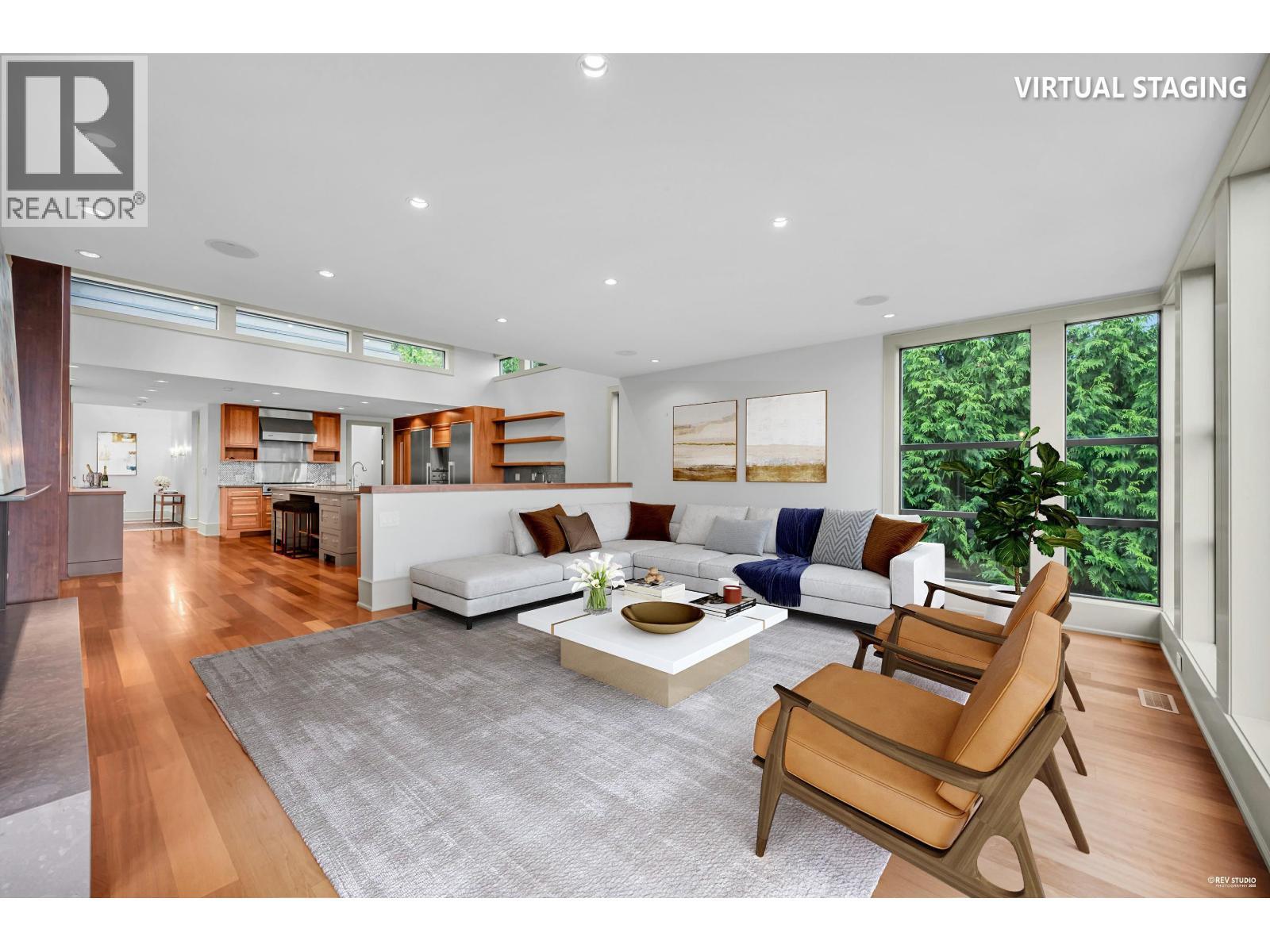 3570 Creery Avenue, West Vancouver, BC - Indoor Photo Showing Living Room