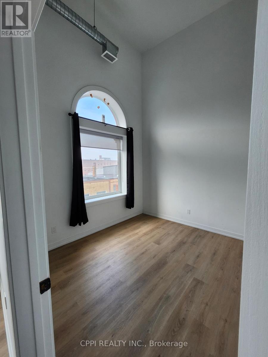 201 - 140 Simcoe Street, Peterborough, ON - Indoor Photo Showing Other Room
