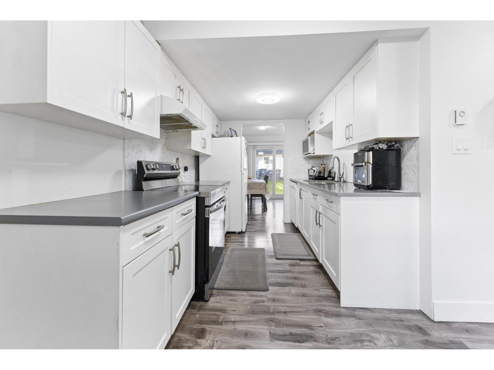 164 7261 140 Street, Surrey, BC - Indoor Photo Showing Kitchen