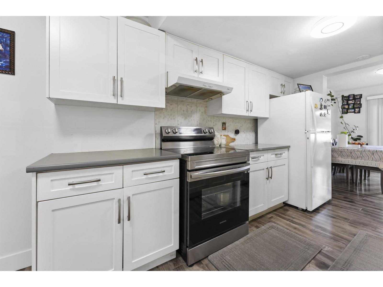 164 7261 140 Street, Surrey, BC - Indoor Photo Showing Kitchen
