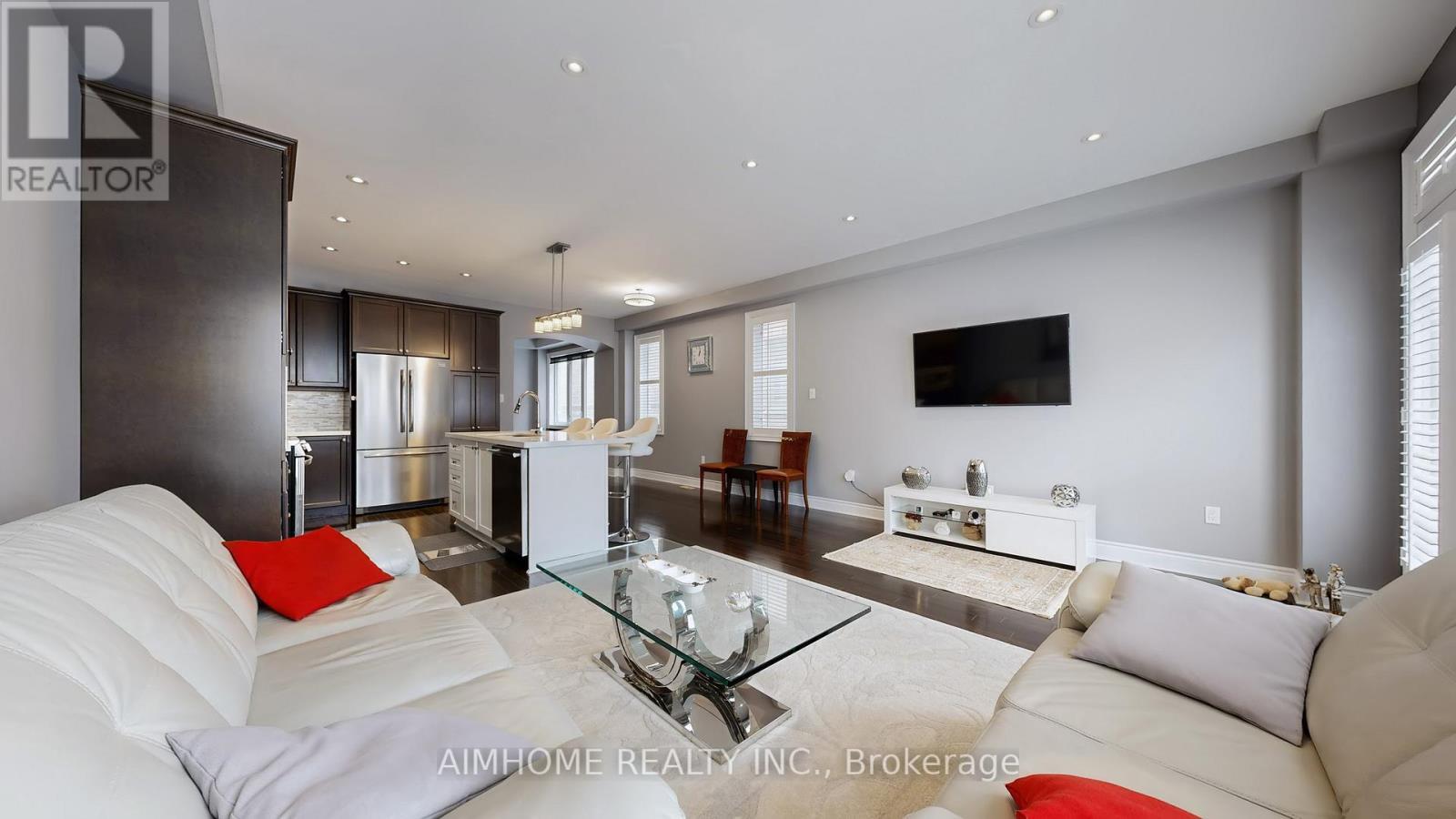 18 Bristlewood Crescent, Vaughan, ON - Indoor Photo Showing Living Room