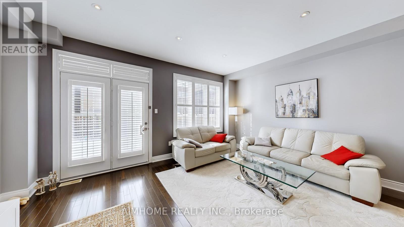 18 Bristlewood Crescent, Vaughan, ON - Indoor Photo Showing Living Room